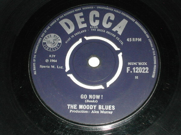 ・アーティスト Moody Blues ・タイトル Go Now ! / It's Easy Child ・レーベル・型番 Decca F12022 ・フォーマット 7インチレコード ・コンディション(盤) 良い (VG+) ・コンディション(ジャケット) プレインカバー（元ジャケット／カバー無し） ・コンディション(帯) オビなし ・特記事項 【盤に小さいキズ】 サンプル画像です。実際の商品の画像ではありません 商品写真はバーコード/カタログ番号に対応したサンプル画像ですので、お送りする商品の画像ではありません。帯やライナーなどの付属品は、特記事項に記載されている場合のみ含まれます。プロモやカラーレコードなどの仕様についても、該当する場合のみ特記事項に記載しています。 【ご購入前に必ずご確認ください】 ・本店サイト(www.recordcity.jp)とは価格、送料が違います ・本店サイト、その他支店のオーダーとは同梱発送できません ・注文確定後に別の注文を頂いた場合、注文同士の同梱は致しかねます。 ・別倉庫から発送しているため、店頭受け渡しは対応しておりません ・一部商品は他の通販サイトでも販売しているため、ご注文のタイミングによっては商品のご用意ができない場合がございます。 ・土日祝日はお休みです 金曜・祝前日9時以降のご連絡またはご入金は、返答または発送が週明け・祝日明けに順次対応となります。 ・ご購入後のキャンセル不可 ご購入後のキャンセルはいかなる理由においてもお受けできません。ご了承の上、ご購入くださいませ。 ・日本郵便(ゆうパック/ゆうメール)によるお届けになります。 ・中古品であることをご理解ください 当ストアでは中古商品を主に販売しております。中古品であることをご理解の上ご購入ください。また、一部商品はRecordCityオンラインストアで試聴可能です。 ・返品について お客様のご都合による返品は一切承っておりません。 表記の内容と実際の商品に相違がある場合、また針飛び等で返品・返金をご希望される場合は、商品の到着後1週間以内にご連絡ください。商品の返送をこちらで確認後、キャンセル・返金を行います。 コンディションVG以下の商品は返品できません。プレイに影響のない表面のこすれ傷、プレス起因のノイズ盤は返品の対象外です。 【コンディション表記】 ・ほぼ新品(M-)(Like New) 完全な新品。未使用。当店ではほぼ使用しません ・非常に良い(EX)(Excellent) 中古盤として美品な状態。わずかな経年を感じるものの傷みを感じさせない、当店基準で最高の状態 ・良い(VG+)(Very Good Plus) 丁寧に扱われた中古品で、軽い使用感がみられる。 ・可(VG)(Acceptable) 使い込まれた中古品で、「良い」よりもさらに使用感がみられる。 ・悪い(VG-)(Bad) 状態が悪いアイテム。使用の保障はなく、再生不可、針飛び、目立つノイズがあるかもしれない。状態によるクレーム不可。返品不可。 ・非常に悪い(G)(Very Bad) 「悪い」よりさらに状態が悪いアイテム。使用の保障はなく、再生不可、針飛び、目立つノイズがあるかもしれない。状態によるクレーム不可。返品不可。 ・ジャンク(Fair)(Junk/Fair) 割れている、反っている、水ダメージがある、カビ、ジャケットが分離している、ひどい書き込み、ひどい擦れなど最低の状態。使用の保障はなく、再生不可、針飛び、目立つノイズがあるかもしれない。状態によるクレーム不可。返品不可。 ・ジャンク(Poor)(Junk/Poor) 割れている、反っている、水ダメージがある、カビ、ジャケットが分離している、ひどい書き込み、ひどい擦れなど最低の状態。使用の保障はなく、再生不可、針飛び、目立つノイズがあるかもしれない。状態によるクレーム不可。返品不可。