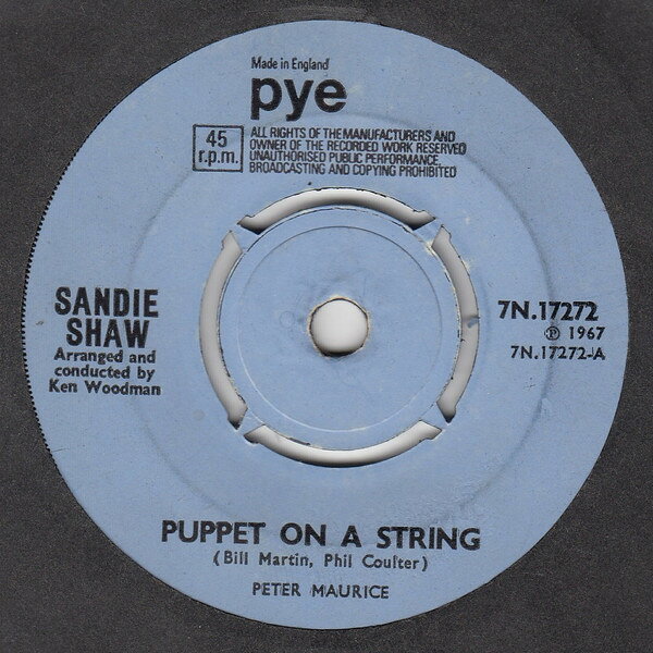 ・アーティスト Sandie Shaw ・タイトル Puppet On A String ・レーベル・型番 Pye Records 7N17272 ・フォーマット 7インチレコード ・コンディション(盤) 良い (VG+) ・コンディション(ジャケット) プレインカバー（元ジャケット／カバー無し） ・コンディション(帯) オビなし ・特記事項 【盤に小さいキズ】【盤汚れ】 サンプル画像です。実際の商品の画像ではありません 商品写真はバーコード/カタログ番号に対応したサンプル画像ですので、お送りする商品の画像ではありません。帯やライナーなどの付属品は、特記事項に記載されている場合のみ含まれます。プロモやカラーレコードなどの仕様についても、該当する場合のみ特記事項に記載しています。 【ご購入前に必ずご確認ください】 ・本店サイト(www.recordcity.jp)とは価格、送料が違います ・本店サイト、その他支店のオーダーとは同梱発送できません ・注文確定後に別の注文を頂いた場合、注文同士の同梱は致しかねます。 ・別倉庫から発送しているため、店頭受け渡しは対応しておりません ・一部商品は他の通販サイトでも販売しているため、ご注文のタイミングによっては商品のご用意ができない場合がございます。 ・土日祝日はお休みです 金曜・祝前日9時以降のご連絡またはご入金は、返答または発送が週明け・祝日明けに順次対応となります。 ・ご購入後のキャンセル不可 ご購入後のキャンセルはいかなる理由においてもお受けできません。ご了承の上、ご購入くださいませ。 ・日本郵便(ゆうパック/ゆうメール)によるお届けになります。 ・中古品であることをご理解ください 当ストアでは中古商品を主に販売しております。中古品であることをご理解の上ご購入ください。また、一部商品はRecordCityオンラインストアで試聴可能です。 ・返品について お客様のご都合による返品は一切承っておりません。 表記の内容と実際の商品に相違がある場合、また針飛び等で返品・返金をご希望される場合は、商品の到着後1週間以内にご連絡ください。商品の返送をこちらで確認後、キャンセル・返金を行います。 コンディションVG以下の商品は返品できません。プレイに影響のない表面のこすれ傷、プレス起因のノイズ盤は返品の対象外です。 【コンディション表記】 ・ほぼ新品(M-)(Like New) 完全な新品。未使用。当店ではほぼ使用しません ・非常に良い(EX)(Excellent) 中古盤として美品な状態。わずかな経年を感じるものの傷みを感じさせない、当店基準で最高の状態 ・良い(VG+)(Very Good Plus) 丁寧に扱われた中古品で、軽い使用感がみられる。 ・可(VG)(Acceptable) 使い込まれた中古品で、「良い」よりもさらに使用感がみられる。 ・悪い(VG-)(Bad) 状態が悪いアイテム。使用の保障はなく、再生不可、針飛び、目立つノイズがあるかもしれない。状態によるクレーム不可。返品不可。 ・非常に悪い(G)(Very Bad) 「悪い」よりさらに状態が悪いアイテム。使用の保障はなく、再生不可、針飛び、目立つノイズがあるかもしれない。状態によるクレーム不可。返品不可。 ・ジャンク(Fair)(Junk/Fair) 割れている、反っている、水ダメージがある、カビ、ジャケットが分離している、ひどい書き込み、ひどい擦れなど最低の状態。使用の保障はなく、再生不可、針飛び、目立つノイズがあるかもしれない。状態によるクレーム不可。返品不可。 ・ジャンク(Poor)(Junk/Poor) 割れている、反っている、水ダメージがある、カビ、ジャケットが分離している、ひどい書き込み、ひどい擦れなど最低の状態。使用の保障はなく、再生不可、針飛び、目立つノイズがあるかもしれない。状態によるクレーム不可。返品不可。