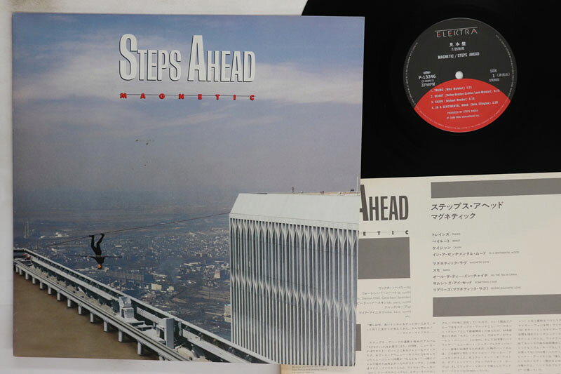 ・アーティスト Steps Ahead ・タイトル Magnetic ・レーベル・型番 ELEKTRA P13346PROMO ・フォーマット LPレコード ・コンディション(盤) 良い (VG+) ・コンディション(ジャケット) 良い (VG+) ・コンディション(帯) オビなし ・特記事項 【プロモ盤】 【ライナー付き】 【プロモシール】 実際に発送される商品の画像です 【ご購入前に必ずご確認ください】 ・本店サイト(www.recordcity.jp)とは価格、送料が違います ・本店サイト、その他支店のオーダーとは同梱発送できません ・注文確定後に別の注文を頂いた場合、注文同士の同梱は致しかねます。 ・別倉庫から発送しているため、店頭受け渡しは対応しておりません ・一部商品は他の通販サイトでも販売しているため、ご注文のタイミングによっては商品のご用意ができない場合がございます。 ・土日祝日はお休みです 金曜・祝前日9時以降のご連絡またはご入金は、返答または発送が週明け・祝日明けに順次対応となります。 ・ご購入後のキャンセル不可 ご購入後のキャンセルはいかなる理由においてもお受けできません。ご了承の上、ご購入くださいませ。 ・日本郵便(ゆうパック/ゆうメール)によるお届けになります。 ・中古品であることをご理解ください 当ストアでは中古商品を主に販売しております。中古品であることをご理解の上ご購入ください。また、一部商品はRecordCityオンラインストアで試聴可能です。 ・返品について お客様のご都合による返品は一切承っておりません。 表記の内容と実際の商品に相違がある場合、また針飛び等で返品・返金をご希望される場合は、商品の到着後1週間以内にご連絡ください。商品の返送をこちらで確認後、キャンセル・返金を行います。 コンディションVG以下の商品は返品できません。プレイに影響のない表面のこすれ傷、プレス起因のノイズ盤は返品の対象外です。 【コンディション表記】 ・ほぼ新品(M-)(Like New) 完全な新品。未使用。当店ではほぼ使用しません ・非常に良い(EX)(Excellent) 中古盤として美品な状態。わずかな経年を感じるものの傷みを感じさせない、当店基準で最高の状態 ・良い(VG+)(Very Good Plus) 丁寧に扱われた中古品で、軽い使用感がみられる。 ・可(VG)(Acceptable) 使い込まれた中古品で、「良い」よりもさらに使用感がみられる。 ・悪い(VG-)(Bad) 状態が悪いアイテム。使用の保障はなく、再生不可、針飛び、目立つノイズがあるかもしれない。状態によるクレーム不可。返品不可。 ・非常に悪い(G)(Very Bad) 「悪い」よりさらに状態が悪いアイテム。使用の保障はなく、再生不可、針飛び、目立つノイズがあるかもしれない。状態によるクレーム不可。返品不可。 ・ジャンク(Fair)(Junk/Fair) 割れている、反っている、水ダメージがある、カビ、ジャケットが分離している、ひどい書き込み、ひどい擦れなど最低の状態。使用の保障はなく、再生不可、針飛び、目立つノイズがあるかもしれない。状態によるクレーム不可。返品不可。 ・ジャンク(Poor)(Junk/Poor) 割れている、反っている、水ダメージがある、カビ、ジャケットが分離している、ひどい書き込み、ひどい擦れなど最低の状態。使用の保障はなく、再生不可、針飛び、目立つノイズがあるかもしれない。状態によるクレーム不可。返品不可。