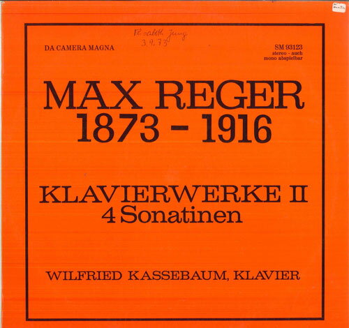 ・アーティスト ヴィルフリート・カッセバウム ・タイトル レーガー ピアノ曲集 2 4、つのソナチネ, 作品89 ・レーベル・型番 DA CAMERA MAGNA SM93123 ・フォーマット LPレコード ・コンディション(盤) 良い (VG+) ・コンディション(ジャケット) 可 (VG) ・コンディション(帯) オビなし ・特記事項 【カバー抜け】【表カバーに小さな書き込み】 サンプル画像です。実際の商品の画像ではありません 商品写真はバーコード/カタログ番号に対応したサンプル画像ですので、お送りする商品の画像ではありません。帯やライナーなどの付属品は、特記事項に記載されている場合のみ含まれます。プロモやカラーレコードなどの仕様についても、該当する場合のみ特記事項に記載しています。 【ご購入前に必ずご確認ください】 ・本店サイト(www.recordcity.jp)とは価格、送料が違います ・本店サイト、その他支店のオーダーとは同梱発送できません ・注文確定後に別の注文を頂いた場合、注文同士の同梱は致しかねます。 ・別倉庫から発送しているため、店頭受け渡しは対応しておりません ・一部商品は他の通販サイトでも販売しているため、ご注文のタイミングによっては商品のご用意ができない場合がございます。 ・土日祝日はお休みです 金曜・祝前日9時以降のご連絡またはご入金は、返答または発送が週明け・祝日明けに順次対応となります。 ・ご購入後のキャンセル不可 ご購入後のキャンセルはいかなる理由においてもお受けできません。ご了承の上、ご購入くださいませ。 ・日本郵便(ゆうパック/ゆうメール)によるお届けになります。 ・中古品であることをご理解ください 当ストアでは中古商品を主に販売しております。中古品であることをご理解の上ご購入ください。また、一部商品はRecordCityオンラインストアで試聴可能です。 ・返品について お客様のご都合による返品は一切承っておりません。 表記の内容と実際の商品に相違がある場合、また針飛び等で返品・返金をご希望される場合は、商品の到着後1週間以内にご連絡ください。商品の返送をこちらで確認後、キャンセル・返金を行います。 コンディションVG以下の商品は返品できません。プレイに影響のない表面のこすれ傷、プレス起因のノイズ盤は返品の対象外です。 【コンディション表記】 ・ほぼ新品(M-)(Like New) 完全な新品。未使用。当店ではほぼ使用しません ・非常に良い(EX)(Excellent) 中古盤として美品な状態。わずかな経年を感じるものの傷みを感じさせない、当店基準で最高の状態 ・良い(VG+)(Very Good Plus) 丁寧に扱われた中古品で、軽い使用感がみられる。 ・可(VG)(Acceptable) 使い込まれた中古品で、「良い」よりもさらに使用感がみられる。 ・悪い(VG-)(Bad) 状態が悪いアイテム。使用の保障はなく、再生不可、針飛び、目立つノイズがあるかもしれない。状態によるクレーム不可。返品不可。 ・非常に悪い(G)(Very Bad) 「悪い」よりさらに状態が悪いアイテム。使用の保障はなく、再生不可、針飛び、目立つノイズがあるかもしれない。状態によるクレーム不可。返品不可。 ・ジャンク(Fair)(Junk/Fair) 割れている、反っている、水ダメージがある、カビ、ジャケットが分離している、ひどい書き込み、ひどい擦れなど最低の状態。使用の保障はなく、再生不可、針飛び、目立つノイズがあるかもしれない。状態によるクレーム不可。返品不可。 ・ジャンク(Poor)(Junk/Poor) 割れている、反っている、水ダメージがある、カビ、ジャケットが分離している、ひどい書き込み、ひどい擦れなど最低の状態。使用の保障はなく、再生不可、針飛び、目立つノイズがあるかもしれない。状態によるクレーム不可。返品不可。