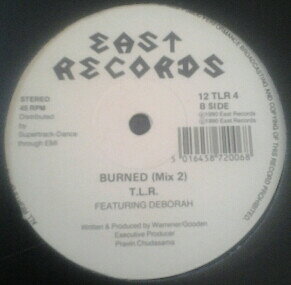 ・アーティスト T.L.R. (2) ・タイトル Burned ・レーベル・型番 East Records 12TLR4 ・フォーマット 12インチレコード ・コンディション(盤) 良い (VG+) ・コンディション(ジャケット) プレインカバー（元ジャケット／カバー無し） ・コンディション(帯) オビなし ・特記事項 【ハイプステッカー】【表カバーに書き込み】 サンプル画像です。実際の商品の画像ではありません 商品写真はバーコード/カタログ番号に対応したサンプル画像ですので、お送りする商品の画像ではありません。帯やライナーなどの付属品は、特記事項に記載されている場合のみ含まれます。プロモやカラーレコードなどの仕様についても、該当する場合のみ特記事項に記載しています。 【ご購入前に必ずご確認ください】 ・本店サイト(www.recordcity.jp)とは価格、送料が違います ・本店サイト、その他支店のオーダーとは同梱発送できません ・注文確定後に別の注文を頂いた場合、注文同士の同梱は致しかねます。 ・別倉庫から発送しているため、店頭受け渡しは対応しておりません ・一部商品は他の通販サイトでも販売しているため、ご注文のタイミングによっては商品のご用意ができない場合がございます。 ・土日祝日はお休みです 金曜・祝前日9時以降のご連絡またはご入金は、返答または発送が週明け・祝日明けに順次対応となります。 ・ご購入後のキャンセル不可 ご購入後のキャンセルはいかなる理由においてもお受けできません。ご了承の上、ご購入くださいませ。 ・日本郵便(ゆうパック/ゆうメール)によるお届けになります。 ・中古品であることをご理解ください 当ストアでは中古商品を主に販売しております。中古品であることをご理解の上ご購入ください。また、一部商品はRecordCityオンラインストアで試聴可能です。 ・返品について お客様のご都合による返品は一切承っておりません。 表記の内容と実際の商品に相違がある場合、また針飛び等で返品・返金をご希望される場合は、商品の到着後1週間以内にご連絡ください。商品の返送をこちらで確認後、キャンセル・返金を行います。 コンディションVG以下の商品は返品できません。プレイに影響のない表面のこすれ傷、プレス起因のノイズ盤は返品の対象外です。 【コンディション表記】 ・ほぼ新品(M-)(Like New) 完全な新品。未使用。当店ではほぼ使用しません ・非常に良い(EX)(Excellent) 中古盤として美品な状態。わずかな経年を感じるものの傷みを感じさせない、当店基準で最高の状態 ・良い(VG+)(Very Good Plus) 丁寧に扱われた中古品で、軽い使用感がみられる。 ・可(VG)(Acceptable) 使い込まれた中古品で、「良い」よりもさらに使用感がみられる。 ・悪い(VG-)(Bad) 状態が悪いアイテム。使用の保障はなく、再生不可、針飛び、目立つノイズがあるかもしれない。状態によるクレーム不可。返品不可。 ・非常に悪い(G)(Very Bad) 「悪い」よりさらに状態が悪いアイテム。使用の保障はなく、再生不可、針飛び、目立つノイズがあるかもしれない。状態によるクレーム不可。返品不可。 ・ジャンク(Fair)(Junk/Fair) 割れている、反っている、水ダメージがある、カビ、ジャケットが分離している、ひどい書き込み、ひどい擦れなど最低の状態。使用の保障はなく、再生不可、針飛び、目立つノイズがあるかもしれない。状態によるクレーム不可。返品不可。 ・ジャンク(Poor)(Junk/Poor) 割れている、反っている、水ダメージがある、カビ、ジャケットが分離している、ひどい書き込み、ひどい擦れなど最低の状態。使用の保障はなく、再生不可、針飛び、目立つノイズがあるかもしれない。状態によるクレーム不可。返品不可。