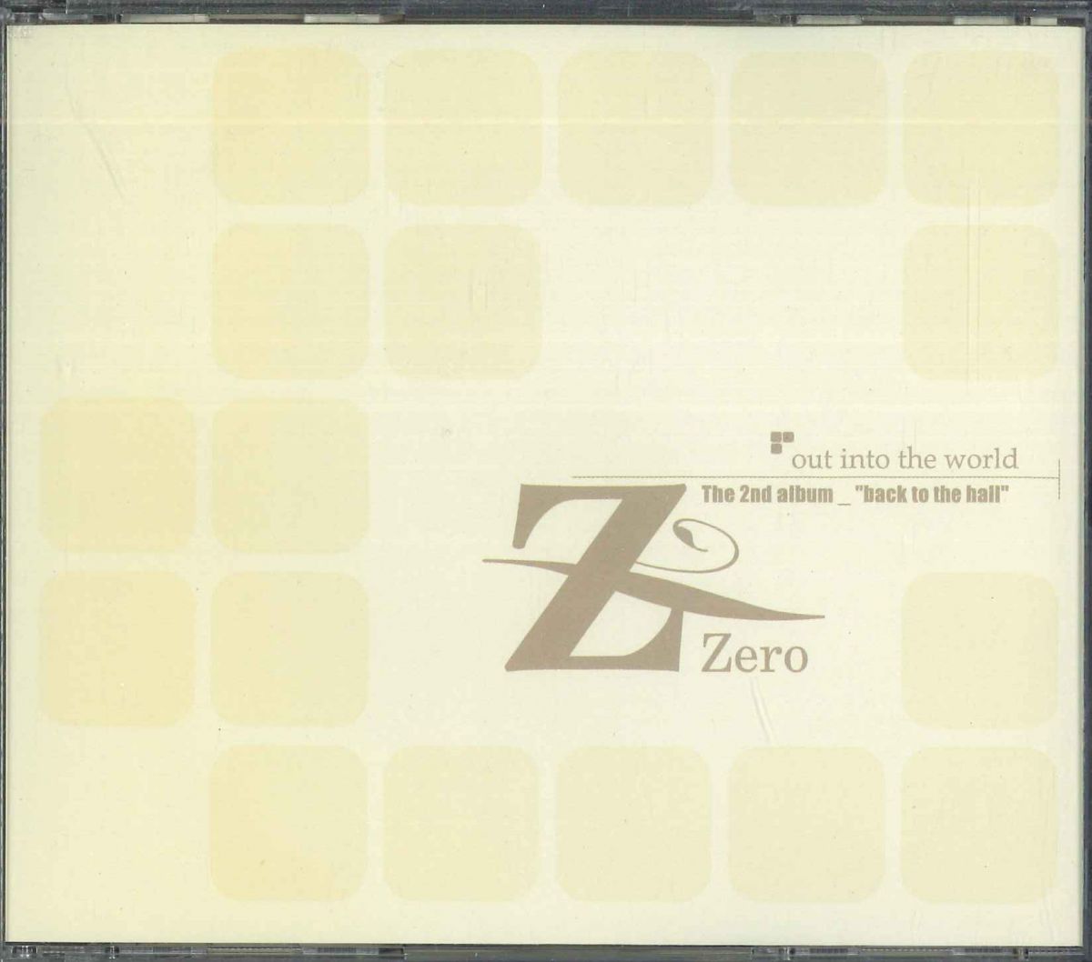 ・アーティスト Zero ・タイトル Out Into The World -the 2nd Album -back To The Hall ・レーベル・型番 YEDANG RECORDS YDCD533 ・フォーマット CD ・コンディション(盤) 非常に良い(EX) ・コンディション(ジャケット) 良い (VG+) ・コンディション(帯) オビなし ・特記事項 【ライナー付き】 サンプル画像です。実際の商品の画像ではありません 商品写真はバーコード/カタログ番号に対応したサンプル画像ですので、お送りする商品の画像ではありません。帯やライナーなどの付属品は、特記事項に記載されている場合のみ含まれます。プロモやカラーレコードなどの仕様についても、該当する場合のみ特記事項に記載しています。 【ご購入前に必ずご確認ください】 ・本店サイト(www.recordcity.jp)とは価格、送料が違います ・本店サイト、その他支店のオーダーとは同梱発送できません ・注文確定後に別の注文を頂いた場合、注文同士の同梱は致しかねます。 ・別倉庫から発送しているため、店頭受け渡しは対応しておりません ・一部商品は他の通販サイトでも販売しているため、ご注文のタイミングによっては商品のご用意ができない場合がございます。 ・土日祝日はお休みです 金曜・祝前日9時以降のご連絡またはご入金は、返答または発送が週明け・祝日明けに順次対応となります。 ・ご購入後のキャンセル不可 ご購入後のキャンセルはいかなる理由においてもお受けできません。ご了承の上、ご購入くださいませ。 ・日本郵便(ゆうパック/ゆうメール)によるお届けになります。 ・中古品であることをご理解ください 当ストアでは中古商品を主に販売しております。中古品であることをご理解の上ご購入ください。また、一部商品はRecordCityオンラインストアで試聴可能です。 ・返品について お客様のご都合による返品は一切承っておりません。 表記の内容と実際の商品に相違がある場合、また針飛び等で返品・返金をご希望される場合は、商品の到着後1週間以内にご連絡ください。商品の返送をこちらで確認後、キャンセル・返金を行います。 コンディションVG以下の商品は返品できません。プレイに影響のない表面のこすれ傷、プレス起因のノイズ盤は返品の対象外です。 【コンディション表記】 ・ほぼ新品(M-)(Like New) 完全な新品。未使用。当店ではほぼ使用しません ・非常に良い(EX)(Excellent) 中古盤として美品な状態。わずかな経年を感じるものの傷みを感じさせない、当店基準で最高の状態 ・良い(VG+)(Very Good Plus) 丁寧に扱われた中古品で、軽い使用感がみられる。 ・可(VG)(Acceptable) 使い込まれた中古品で、「良い」よりもさらに使用感がみられる。 ・悪い(VG-)(Bad) 状態が悪いアイテム。使用の保障はなく、再生不可、針飛び、目立つノイズがあるかもしれない。状態によるクレーム不可。返品不可。 ・非常に悪い(G)(Very Bad) 「悪い」よりさらに状態が悪いアイテム。使用の保障はなく、再生不可、針飛び、目立つノイズがあるかもしれない。状態によるクレーム不可。返品不可。 ・ジャンク(Fair)(Junk/Fair) 割れている、反っている、水ダメージがある、カビ、ジャケットが分離している、ひどい書き込み、ひどい擦れなど最低の状態。使用の保障はなく、再生不可、針飛び、目立つノイズがあるかもしれない。状態によるクレーム不可。返品不可。 ・ジャンク(Poor)(Junk/Poor) 割れている、反っている、水ダメージがある、カビ、ジャケットが分離している、ひどい書き込み、ひどい擦れなど最低の状態。使用の保障はなく、再生不可、針飛び、目立つノイズがあるかもしれない。状態によるクレーム不可。返品不可。