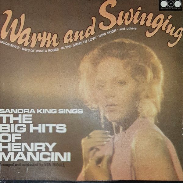・アーティスト Sandra King ・タイトル Warm And Swinging - The Big Hits Of Henry Mancini ・レーベル・型番 AVENUE OF AMERICA AVE033 ・フォーマット LPレコード ・コンディション(盤) 良い (VG+) ・コンディション(ジャケット) 良い (VG+) ・コンディション(帯) オビなし ・特記事項 【盤に浅い跡】 サンプル画像です。実際の商品の画像ではありません 商品写真はバーコード/カタログ番号に対応したサンプル画像ですので、お送りする商品の画像ではありません。帯やライナーなどの付属品は、特記事項に記載されている場合のみ含まれます。プロモやカラーレコードなどの仕様についても、該当する場合のみ特記事項に記載しています。 【ご購入前に必ずご確認ください】 ・本店サイト(www.recordcity.jp)とは価格、送料が違います ・本店サイト、その他支店のオーダーとは同梱発送できません ・注文確定後に別の注文を頂いた場合、注文同士の同梱は致しかねます。 ・別倉庫から発送しているため、店頭受け渡しは対応しておりません ・一部商品は他の通販サイトでも販売しているため、ご注文のタイミングによっては商品のご用意ができない場合がございます。 ・土日祝日はお休みです 金曜・祝前日9時以降のご連絡またはご入金は、返答または発送が週明け・祝日明けに順次対応となります。 ・ご購入後のキャンセル不可 ご購入後のキャンセルはいかなる理由においてもお受けできません。ご了承の上、ご購入くださいませ。 ・日本郵便(ゆうパック/ゆうメール)によるお届けになります。 ・中古品であることをご理解ください 当ストアでは中古商品を主に販売しております。中古品であることをご理解の上ご購入ください。また、一部商品はRecordCityオンラインストアで試聴可能です。 ・返品について お客様のご都合による返品は一切承っておりません。 表記の内容と実際の商品に相違がある場合、また針飛び等で返品・返金をご希望される場合は、商品の到着後1週間以内にご連絡ください。商品の返送をこちらで確認後、キャンセル・返金を行います。 コンディションVG以下の商品は返品できません。プレイに影響のない表面のこすれ傷、プレス起因のノイズ盤は返品の対象外です。 【コンディション表記】 ・ほぼ新品(M-)(Like New) 完全な新品。未使用。当店ではほぼ使用しません ・非常に良い(EX)(Excellent) 中古盤として美品な状態。わずかな経年を感じるものの傷みを感じさせない、当店基準で最高の状態 ・良い(VG+)(Very Good Plus) 丁寧に扱われた中古品で、軽い使用感がみられる。 ・可(VG)(Acceptable) 使い込まれた中古品で、「良い」よりもさらに使用感がみられる。 ・悪い(VG-)(Bad) 状態が悪いアイテム。使用の保障はなく、再生不可、針飛び、目立つノイズがあるかもしれない。状態によるクレーム不可。返品不可。 ・非常に悪い(G)(Very Bad) 「悪い」よりさらに状態が悪いアイテム。使用の保障はなく、再生不可、針飛び、目立つノイズがあるかもしれない。状態によるクレーム不可。返品不可。 ・ジャンク(Fair)(Junk/Fair) 割れている、反っている、水ダメージがある、カビ、ジャケットが分離している、ひどい書き込み、ひどい擦れなど最低の状態。使用の保障はなく、再生不可、針飛び、目立つノイズがあるかもしれない。状態によるクレーム不可。返品不可。 ・ジャンク(Poor)(Junk/Poor) 割れている、反っている、水ダメージがある、カビ、ジャケットが分離している、ひどい書き込み、ひどい擦れなど最低の状態。使用の保障はなく、再生不可、針飛び、目立つノイズがあるかもしれない。状態によるクレーム不可。返品不可。