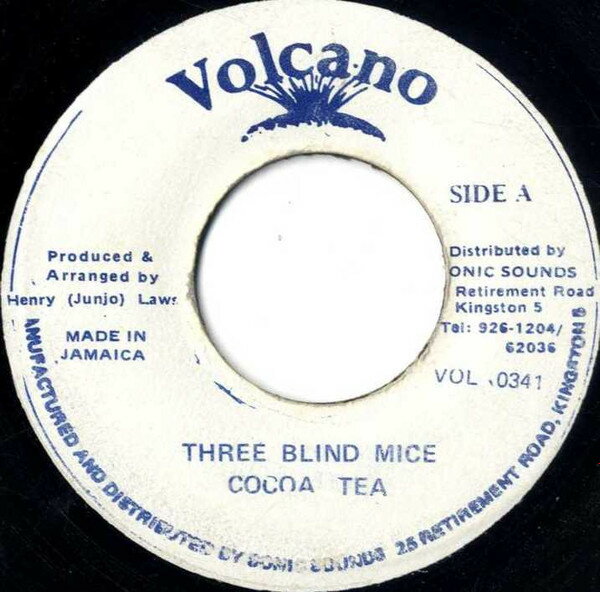 ・アーティスト Cocoa Tea ・タイトル Three Blind Mice ・レーベル・型番 Volcano VOL0341 ・フォーマット 7インチレコード ・コンディション(盤) 良い (VG+) ・コンディション(ジャケット) プレインカバー（元ジャケット／カバー無し） ・コンディション(帯) オビなし ・特記事項 サンプル画像です。実際の商品の画像ではありません 商品写真はバーコード/カタログ番号に対応したサンプル画像ですので、お送りする商品の画像ではありません。帯やライナーなどの付属品は、特記事項に記載されている場合のみ含まれます。プロモやカラーレコードなどの仕様についても、該当する場合のみ特記事項に記載しています。 【ご購入前に必ずご確認ください】 ・本店サイト(www.recordcity.jp)とは価格、送料が違います ・本店サイト、その他支店のオーダーとは同梱発送できません ・注文確定後に別の注文を頂いた場合、注文同士の同梱は致しかねます。 ・別倉庫から発送しているため、店頭受け渡しは対応しておりません ・一部商品は他の通販サイトでも販売しているため、ご注文のタイミングによっては商品のご用意ができない場合がございます。 ・土日祝日はお休みです 金曜・祝前日9時以降のご連絡またはご入金は、返答または発送が週明け・祝日明けに順次対応となります。 ・ご購入後のキャンセル不可 ご購入後のキャンセルはいかなる理由においてもお受けできません。ご了承の上、ご購入くださいませ。 ・日本郵便(ゆうパック/ゆうメール)によるお届けになります。 ・中古品であることをご理解ください 当ストアでは中古商品を主に販売しております。中古品であることをご理解の上ご購入ください。また、一部商品はRecordCityオンラインストアで試聴可能です。 ・返品について お客様のご都合による返品は一切承っておりません。 表記の内容と実際の商品に相違がある場合、また針飛び等で返品・返金をご希望される場合は、商品の到着後1週間以内にご連絡ください。商品の返送をこちらで確認後、キャンセル・返金を行います。 コンディションVG以下の商品は返品できません。プレイに影響のない表面のこすれ傷、プレス起因のノイズ盤は返品の対象外です。 【コンディション表記】 ・ほぼ新品(M-)(Like New) 完全な新品。未使用。当店ではほぼ使用しません ・非常に良い(EX)(Excellent) 中古盤として美品な状態。わずかな経年を感じるものの傷みを感じさせない、当店基準で最高の状態 ・良い(VG+)(Very Good Plus) 丁寧に扱われた中古品で、軽い使用感がみられる。 ・可(VG)(Acceptable) 使い込まれた中古品で、「良い」よりもさらに使用感がみられる。 ・悪い(VG-)(Bad) 状態が悪いアイテム。使用の保障はなく、再生不可、針飛び、目立つノイズがあるかもしれない。状態によるクレーム不可。返品不可。 ・非常に悪い(G)(Very Bad) 「悪い」よりさらに状態が悪いアイテム。使用の保障はなく、再生不可、針飛び、目立つノイズがあるかもしれない。状態によるクレーム不可。返品不可。 ・ジャンク(Fair)(Junk/Fair) 割れている、反っている、水ダメージがある、カビ、ジャケットが分離している、ひどい書き込み、ひどい擦れなど最低の状態。使用の保障はなく、再生不可、針飛び、目立つノイズがあるかもしれない。状態によるクレーム不可。返品不可。 ・ジャンク(Poor)(Junk/Poor) 割れている、反っている、水ダメージがある、カビ、ジャケットが分離している、ひどい書き込み、ひどい擦れなど最低の状態。使用の保障はなく、再生不可、針飛び、目立つノイズがあるかもしれない。状態によるクレーム不可。返品不可。