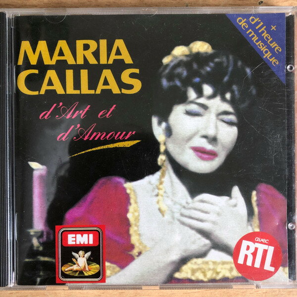 ・アーティスト HERBERT VON KARAJAN; Maria Callas ・タイトル Maria Callas: D'Art Et D'Amour ・レーベル・型番 EMI CDC7541062 ・フォーマット CD ・コンディション(盤) 良い (VG+) ・コンディション(ジャケット) ・コンディション(帯) オビなし ・特記事項 【ケース擦れ】 サンプル画像です。実際の商品の画像ではありません 商品写真はバーコード/カタログ番号に対応したサンプル画像ですので、お送りする商品の画像ではありません。帯やライナーなどの付属品は、特記事項に記載されている場合のみ含まれます。プロモやカラーレコードなどの仕様についても、該当する場合のみ特記事項に記載しています。 【ご購入前に必ずご確認ください】 ・本店サイト(www.recordcity.jp)とは価格、送料が違います ・本店サイト、その他支店のオーダーとは同梱発送できません ・注文確定後に別の注文を頂いた場合、注文同士の同梱は致しかねます。 ・別倉庫から発送しているため、店頭受け渡しは対応しておりません ・一部商品は他の通販サイトでも販売しているため、ご注文のタイミングによっては商品のご用意ができない場合がございます。 ・土日祝日はお休みです 金曜・祝前日9時以降のご連絡またはご入金は、返答または発送が週明け・祝日明けに順次対応となります。 ・ご購入後のキャンセル不可 ご購入後のキャンセルはいかなる理由においてもお受けできません。ご了承の上、ご購入くださいませ。 ・日本郵便(ゆうパック/ゆうメール)によるお届けになります。 ・中古品であることをご理解ください 当ストアでは中古商品を主に販売しております。中古品であることをご理解の上ご購入ください。また、一部商品はRecordCityオンラインストアで試聴可能です。 ・返品について お客様のご都合による返品は一切承っておりません。 表記の内容と実際の商品に相違がある場合、また針飛び等で返品・返金をご希望される場合は、商品の到着後1週間以内にご連絡ください。商品の返送をこちらで確認後、キャンセル・返金を行います。 コンディションVG以下の商品は返品できません。プレイに影響のない表面のこすれ傷、プレス起因のノイズ盤は返品の対象外です。 【コンディション表記】 ・ほぼ新品(M-)(Like New) 完全な新品。未使用。当店ではほぼ使用しません ・非常に良い(EX)(Excellent) 中古盤として美品な状態。わずかな経年を感じるものの傷みを感じさせない、当店基準で最高の状態 ・良い(VG+)(Very Good Plus) 丁寧に扱われた中古品で、軽い使用感がみられる。 ・可(VG)(Acceptable) 使い込まれた中古品で、「良い」よりもさらに使用感がみられる。 ・悪い(VG-)(Bad) 状態が悪いアイテム。使用の保障はなく、再生不可、針飛び、目立つノイズがあるかもしれない。状態によるクレーム不可。返品不可。 ・非常に悪い(G)(Very Bad) 「悪い」よりさらに状態が悪いアイテム。使用の保障はなく、再生不可、針飛び、目立つノイズがあるかもしれない。状態によるクレーム不可。返品不可。 ・ジャンク(Fair)(Junk/Fair) 割れている、反っている、水ダメージがある、カビ、ジャケットが分離している、ひどい書き込み、ひどい擦れなど最低の状態。使用の保障はなく、再生不可、針飛び、目立つノイズがあるかもしれない。状態によるクレーム不可。返品不可。 ・ジャンク(Poor)(Junk/Poor) 割れている、反っている、水ダメージがある、カビ、ジャケットが分離している、ひどい書き込み、ひどい擦れなど最低の状態。使用の保障はなく、再生不可、針飛び、目立つノイズがあるかもしれない。状態によるクレーム不可。返品不可。