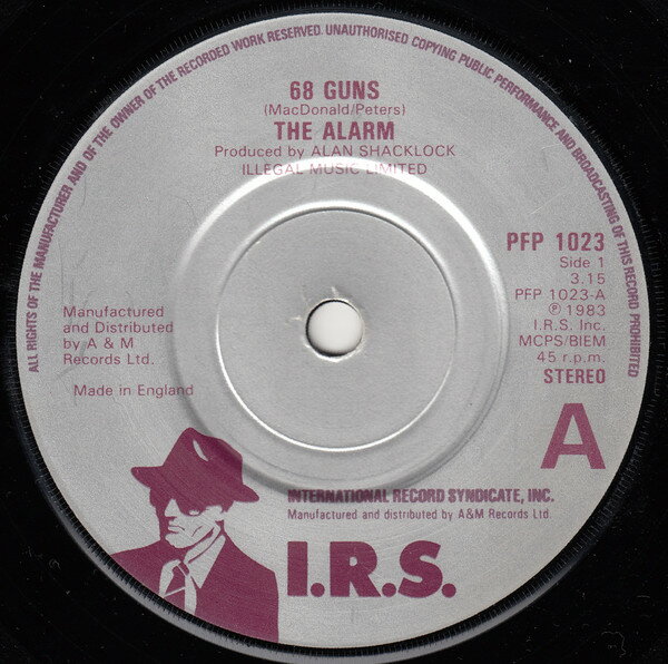 ・アーティスト Alarm ・タイトル 68 Guns ・レーベル・型番 I.R.S. Records PFP1023 ・フォーマット 7インチレコード ・コンディション(盤) 良い (VG+) ・コンディション(ジャケット) プレインカバー（元ジャケット／カバー無し） ・コンディション(帯) オビなし ・特記事項 【盤に薄い跡】 サンプル画像です。実際の商品の画像ではありません 商品写真はバーコード/カタログ番号に対応したサンプル画像ですので、お送りする商品の画像ではありません。帯やライナーなどの付属品は、特記事項に記載されている場合のみ含まれます。プロモやカラーレコードなどの仕様についても、該当する場合のみ特記事項に記載しています。 【ご購入前に必ずご確認ください】 ・本店サイト(www.recordcity.jp)とは価格、送料が違います ・本店サイト、その他支店のオーダーとは同梱発送できません ・注文確定後に別の注文を頂いた場合、注文同士の同梱は致しかねます。 ・別倉庫から発送しているため、店頭受け渡しは対応しておりません ・一部商品は他の通販サイトでも販売しているため、ご注文のタイミングによっては商品のご用意ができない場合がございます。 ・土日祝日はお休みです 金曜・祝前日9時以降のご連絡またはご入金は、返答または発送が週明け・祝日明けに順次対応となります。 ・ご購入後のキャンセル不可 ご購入後のキャンセルはいかなる理由においてもお受けできません。ご了承の上、ご購入くださいませ。 ・日本郵便(ゆうパック/ゆうメール)によるお届けになります。 ・中古品であることをご理解ください 当ストアでは中古商品を主に販売しております。中古品であることをご理解の上ご購入ください。また、一部商品はRecordCityオンラインストアで試聴可能です。 ・返品について お客様のご都合による返品は一切承っておりません。 表記の内容と実際の商品に相違がある場合、また針飛び等で返品・返金をご希望される場合は、商品の到着後1週間以内にご連絡ください。商品の返送をこちらで確認後、キャンセル・返金を行います。 コンディションVG以下の商品は返品できません。プレイに影響のない表面のこすれ傷、プレス起因のノイズ盤は返品の対象外です。 【コンディション表記】 ・ほぼ新品(M-)(Like New) 完全な新品。未使用。当店ではほぼ使用しません ・非常に良い(EX)(Excellent) 中古盤として美品な状態。わずかな経年を感じるものの傷みを感じさせない、当店基準で最高の状態 ・良い(VG+)(Very Good Plus) 丁寧に扱われた中古品で、軽い使用感がみられる。 ・可(VG)(Acceptable) 使い込まれた中古品で、「良い」よりもさらに使用感がみられる。 ・悪い(VG-)(Bad) 状態が悪いアイテム。使用の保障はなく、再生不可、針飛び、目立つノイズがあるかもしれない。状態によるクレーム不可。返品不可。 ・非常に悪い(G)(Very Bad) 「悪い」よりさらに状態が悪いアイテム。使用の保障はなく、再生不可、針飛び、目立つノイズがあるかもしれない。状態によるクレーム不可。返品不可。 ・ジャンク(Fair)(Junk/Fair) 割れている、反っている、水ダメージがある、カビ、ジャケットが分離している、ひどい書き込み、ひどい擦れなど最低の状態。使用の保障はなく、再生不可、針飛び、目立つノイズがあるかもしれない。状態によるクレーム不可。返品不可。 ・ジャンク(Poor)(Junk/Poor) 割れている、反っている、水ダメージがある、カビ、ジャケットが分離している、ひどい書き込み、ひどい擦れなど最低の状態。使用の保障はなく、再生不可、針飛び、目立つノイズがあるかもしれない。状態によるクレーム不可。返品不可。