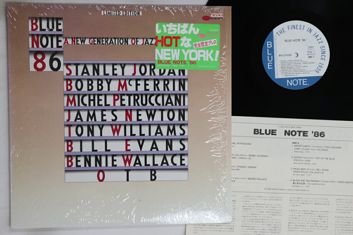 ・アーティスト Various ・タイトル Blue Note 86 A New Generation Of Jazz ・レーベル・型番 BLUE NOTE BNJ91020 ・フォーマット LPレコード ・コンディション(盤) 良い (VG+) ・コンディション(ジャケット) 良い (VG+) ・コンディション(帯) オビなし ・特記事項 【ライナー付き】 【シュリンク残し】【ハイプステッカー】【カバー変色】 実際に発送される商品の画像です 【ご購入前に必ずご確認ください】 ・本店サイト(www.recordcity.jp)とは価格、送料が違います ・本店サイト、その他支店のオーダーとは同梱発送できません ・注文確定後に別の注文を頂いた場合、注文同士の同梱は致しかねます。 ・別倉庫から発送しているため、店頭受け渡しは対応しておりません ・一部商品は他の通販サイトでも販売しているため、ご注文のタイミングによっては商品のご用意ができない場合がございます。 ・土日祝日はお休みです 金曜・祝前日9時以降のご連絡またはご入金は、返答または発送が週明け・祝日明けに順次対応となります。 ・ご購入後のキャンセル不可 ご購入後のキャンセルはいかなる理由においてもお受けできません。ご了承の上、ご購入くださいませ。 ・日本郵便(ゆうパック/ゆうメール)によるお届けになります。 ・中古品であることをご理解ください 当ストアでは中古商品を主に販売しております。中古品であることをご理解の上ご購入ください。また、一部商品はRecordCityオンラインストアで試聴可能です。 ・返品について お客様のご都合による返品は一切承っておりません。 表記の内容と実際の商品に相違がある場合、また針飛び等で返品・返金をご希望される場合は、商品の到着後1週間以内にご連絡ください。商品の返送をこちらで確認後、キャンセル・返金を行います。 コンディションVG以下の商品は返品できません。プレイに影響のない表面のこすれ傷、プレス起因のノイズ盤は返品の対象外です。 【コンディション表記】 ・ほぼ新品(M-)(Like New) 完全な新品。未使用。当店ではほぼ使用しません ・非常に良い(EX)(Excellent) 中古盤として美品な状態。わずかな経年を感じるものの傷みを感じさせない、当店基準で最高の状態 ・良い(VG+)(Very Good Plus) 丁寧に扱われた中古品で、軽い使用感がみられる。 ・可(VG)(Acceptable) 使い込まれた中古品で、「良い」よりもさらに使用感がみられる。 ・悪い(VG-)(Bad) 状態が悪いアイテム。使用の保障はなく、再生不可、針飛び、目立つノイズがあるかもしれない。状態によるクレーム不可。返品不可。 ・非常に悪い(G)(Very Bad) 「悪い」よりさらに状態が悪いアイテム。使用の保障はなく、再生不可、針飛び、目立つノイズがあるかもしれない。状態によるクレーム不可。返品不可。 ・ジャンク(Fair)(Junk/Fair) 割れている、反っている、水ダメージがある、カビ、ジャケットが分離している、ひどい書き込み、ひどい擦れなど最低の状態。使用の保障はなく、再生不可、針飛び、目立つノイズがあるかもしれない。状態によるクレーム不可。返品不可。 ・ジャンク(Poor)(Junk/Poor) 割れている、反っている、水ダメージがある、カビ、ジャケットが分離している、ひどい書き込み、ひどい擦れなど最低の状態。使用の保障はなく、再生不可、針飛び、目立つノイズがあるかもしれない。状態によるクレーム不可。返品不可。