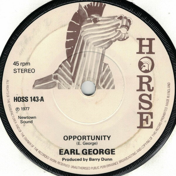 ・アーティスト Earl George ・タイトル Opportunity ・レーベル・型番 Horse HOSS143 ・フォーマット 7インチレコード ・コンディション(盤) 良い (VG+) ・コンディション(ジャケット) ・コンディション(帯) オビなし ・特記事項 サンプル画像です。実際の商品の画像ではありません 商品写真はバーコード/カタログ番号に対応したサンプル画像ですので、お送りする商品の画像ではありません。帯やライナーなどの付属品は、特記事項に記載されている場合のみ含まれます。プロモやカラーレコードなどの仕様についても、該当する場合のみ特記事項に記載しています。 【ご購入前に必ずご確認ください】 ・本店サイト(www.recordcity.jp)とは価格、送料が違います ・本店サイト、その他支店のオーダーとは同梱発送できません ・注文確定後に別の注文を頂いた場合、注文同士の同梱は致しかねます。 ・別倉庫から発送しているため、店頭受け渡しは対応しておりません ・一部商品は他の通販サイトでも販売しているため、ご注文のタイミングによっては商品のご用意ができない場合がございます。 ・土日祝日はお休みです 金曜・祝前日9時以降のご連絡またはご入金は、返答または発送が週明け・祝日明けに順次対応となります。 ・ご購入後のキャンセル不可 ご購入後のキャンセルはいかなる理由においてもお受けできません。ご了承の上、ご購入くださいませ。 ・日本郵便(ゆうパック/ゆうメール)によるお届けになります。 ・中古品であることをご理解ください 当ストアでは中古商品を主に販売しております。中古品であることをご理解の上ご購入ください。また、一部商品はRecordCityオンラインストアで試聴可能です。 ・返品について お客様のご都合による返品は一切承っておりません。 表記の内容と実際の商品に相違がある場合、また針飛び等で返品・返金をご希望される場合は、商品の到着後1週間以内にご連絡ください。商品の返送をこちらで確認後、キャンセル・返金を行います。 コンディションVG以下の商品は返品できません。プレイに影響のない表面のこすれ傷、プレス起因のノイズ盤は返品の対象外です。 【コンディション表記】 ・ほぼ新品(M-)(Like New) 完全な新品。未使用。当店ではほぼ使用しません ・非常に良い(EX)(Excellent) 中古盤として美品な状態。わずかな経年を感じるものの傷みを感じさせない、当店基準で最高の状態 ・良い(VG+)(Very Good Plus) 丁寧に扱われた中古品で、軽い使用感がみられる。 ・可(VG)(Acceptable) 使い込まれた中古品で、「良い」よりもさらに使用感がみられる。 ・悪い(VG-)(Bad) 状態が悪いアイテム。使用の保障はなく、再生不可、針飛び、目立つノイズがあるかもしれない。状態によるクレーム不可。返品不可。 ・非常に悪い(G)(Very Bad) 「悪い」よりさらに状態が悪いアイテム。使用の保障はなく、再生不可、針飛び、目立つノイズがあるかもしれない。状態によるクレーム不可。返品不可。 ・ジャンク(Fair)(Junk/Fair) 割れている、反っている、水ダメージがある、カビ、ジャケットが分離している、ひどい書き込み、ひどい擦れなど最低の状態。使用の保障はなく、再生不可、針飛び、目立つノイズがあるかもしれない。状態によるクレーム不可。返品不可。 ・ジャンク(Poor)(Junk/Poor) 割れている、反っている、水ダメージがある、カビ、ジャケットが分離している、ひどい書き込み、ひどい擦れなど最低の状態。使用の保障はなく、再生不可、針飛び、目立つノイズがあるかもしれない。状態によるクレーム不可。返品不可。