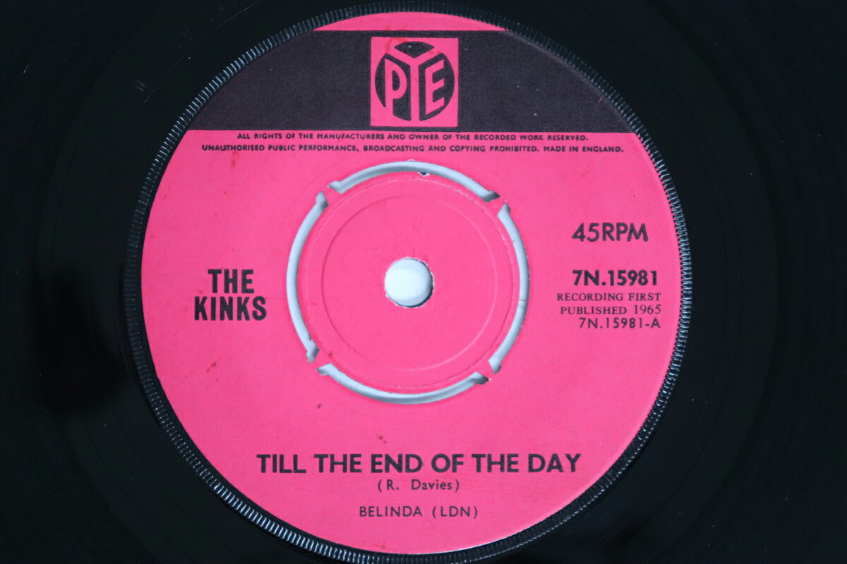 ・アーティスト Kinks ・タイトル Till The End Of The Day / Where Have All The Good Times Gone ・レーベル・型番 PYE RECORDS 7N15981 ・フォーマット 7インチレコード ・コンディション(盤) 良い (VG+) ・コンディション(ジャケット) ・コンディション(帯) オビなし ・特記事項 【盤に短いヘアライン】 実際に発送される商品の画像です 【ご購入前に必ずご確認ください】 ・本店サイト(www.recordcity.jp)とは価格、送料が違います ・本店サイト、その他支店のオーダーとは同梱発送できません ・注文確定後に別の注文を頂いた場合、注文同士の同梱は致しかねます。 ・別倉庫から発送しているため、店頭受け渡しは対応しておりません ・一部商品は他の通販サイトでも販売しているため、ご注文のタイミングによっては商品のご用意ができない場合がございます。 ・土日祝日はお休みです 金曜・祝前日9時以降のご連絡またはご入金は、返答または発送が週明け・祝日明けに順次対応となります。 ・ご購入後のキャンセル不可 ご購入後のキャンセルはいかなる理由においてもお受けできません。ご了承の上、ご購入くださいませ。 ・日本郵便(ゆうパック/ゆうメール)によるお届けになります。 ・中古品であることをご理解ください 当ストアでは中古商品を主に販売しております。中古品であることをご理解の上ご購入ください。また、一部商品はRecordCityオンラインストアで試聴可能です。 ・返品について お客様のご都合による返品は一切承っておりません。 表記の内容と実際の商品に相違がある場合、また針飛び等で返品・返金をご希望される場合は、商品の到着後1週間以内にご連絡ください。商品の返送をこちらで確認後、キャンセル・返金を行います。 コンディションVG以下の商品は返品できません。プレイに影響のない表面のこすれ傷、プレス起因のノイズ盤は返品の対象外です。 【コンディション表記】 ・ほぼ新品(M-)(Like New) 完全な新品。未使用。当店ではほぼ使用しません ・非常に良い(EX)(Excellent) 中古盤として美品な状態。わずかな経年を感じるものの傷みを感じさせない、当店基準で最高の状態 ・良い(VG+)(Very Good Plus) 丁寧に扱われた中古品で、軽い使用感がみられる。 ・可(VG)(Acceptable) 使い込まれた中古品で、「良い」よりもさらに使用感がみられる。 ・悪い(VG-)(Bad) 状態が悪いアイテム。使用の保障はなく、再生不可、針飛び、目立つノイズがあるかもしれない。状態によるクレーム不可。返品不可。 ・非常に悪い(G)(Very Bad) 「悪い」よりさらに状態が悪いアイテム。使用の保障はなく、再生不可、針飛び、目立つノイズがあるかもしれない。状態によるクレーム不可。返品不可。 ・ジャンク(Fair)(Junk/Fair) 割れている、反っている、水ダメージがある、カビ、ジャケットが分離している、ひどい書き込み、ひどい擦れなど最低の状態。使用の保障はなく、再生不可、針飛び、目立つノイズがあるかもしれない。状態によるクレーム不可。返品不可。 ・ジャンク(Poor)(Junk/Poor) 割れている、反っている、水ダメージがある、カビ、ジャケットが分離している、ひどい書き込み、ひどい擦れなど最低の状態。使用の保障はなく、再生不可、針飛び、目立つノイズがあるかもしれない。状態によるクレーム不可。返品不可。
