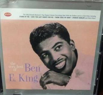 ・アーティスト Ben E. King ・タイトル The Very Best Of Ben E. King ・レーベル・型番 Rhino Records (2), Rhino Records (2) BWCD1002 ・フォーマット CD ・コンディション(盤) 非常に良い(EX) ・コンディション(ジャケット) ・コンディション(帯) オビなし ・特記事項 【ツメ折れ/破損】 サンプル画像です。実際の商品の画像ではありません 商品写真はバーコード/カタログ番号に対応したサンプル画像ですので、お送りする商品の画像ではありません。帯やライナーなどの付属品は、特記事項に記載されている場合のみ含まれます。プロモやカラーレコードなどの仕様についても、該当する場合のみ特記事項に記載しています。 【ご購入前に必ずご確認ください】 ・本店サイト(www.recordcity.jp)とは価格、送料が違います ・本店サイト、その他支店のオーダーとは同梱発送できません ・別倉庫から発送しているため、店頭受け渡しは対応しておりません ・一部商品は他の通販サイトでも販売しているため、ご注文のタイミングによっては商品のご用意ができない場合がございます。 ・土日祝日はお休みです 金曜・祝前日9時以降のご連絡またはご入金は、返答または発送が週明け・祝日明けに順次対応となります。 ・ご購入後のキャンセル不可 ご購入後のキャンセルはいかなる理由においてもお受けできません。ご了承の上、ご購入くださいませ。 ・日本郵便(ゆうパック/ゆうメール)によるお届けになります。 ・中古品であることをご理解ください 当ストアでは中古商品を主に販売しております。中古品であることをご理解の上ご購入ください。また、一部商品はRecordCityオンラインストアで試聴可能です。 ・返品について お客様のご都合による返品は一切承っておりません。 表記の内容と実際の商品に相違がある場合、また針飛び等で返品・返金をご希望される場合は、商品の到着後1週間以内にご連絡ください。商品の返送をこちらで確認後、キャンセル・返金を行います。 コンディションVG以下の商品は返品できません。プレイに影響のない表面のこすれ傷、プレス起因のノイズ盤は返品の対象外です。 【コンディション表記】 ・ほぼ新品(M-)(Like New) 完全な新品。未使用。当店ではほぼ使用しません ・非常に良い(EX)(Excellent) 中古盤として美品な状態。わずかな経年を感じるものの傷みを感じさせない、当店基準で最高の状態 ・良い(VG+)(Very Good Plus) 丁寧に扱われた中古品で、軽い使用感がみられる。 ・可(VG)(Acceptable) 使い込まれた中古品で、「良い」よりもさらに使用感がみられる。 ・悪い(VG-)(Bad) 状態が悪いアイテム。使用の保障はなく、再生不可、針飛び、目立つノイズがあるかもしれない。状態によるクレーム不可。返品不可。 ・非常に悪い(G)(Very Bad) 「悪い」よりさらに状態が悪いアイテム。使用の保障はなく、再生不可、針飛び、目立つノイズがあるかもしれない。状態によるクレーム不可。返品不可。 ・ジャンク(Fair)(Junk/Fair) 割れている、反っている、水ダメージがある、カビ、ジャケットが分離している、ひどい書き込み、ひどい擦れなど最低の状態。使用の保障はなく、再生不可、針飛び、目立つノイズがあるかもしれない。状態によるクレーム不可。返品不可。 ・ジャンク(Poor)(Junk/Poor) 割れている、反っている、水ダメージがある、カビ、ジャケットが分離している、ひどい書き込み、ひどい擦れなど最低の状態。使用の保障はなく、再生不可、針飛び、目立つノイズがあるかもしれない。状態によるクレーム不可。返品不可。