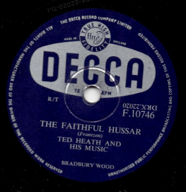 ・アーティスト Ted Heath & His Music ・タイトル The Faithful Hussar / Siboney ・レーベル・型番 Decca F10746 ・フォーマット 78回転SP盤レコード ・コンディション(盤) 良い (VG+) ・コンディション(ジャケット) プレインカバー（元ジャケット／カバー無し） ・コンディション(帯) オビなし ・特記事項 【※再生コンディションによる返品不可】 サンプル画像です。実際の商品の画像ではありません 商品写真はバーコード/カタログ番号に対応したサンプル画像ですので、お送りする商品の画像ではありません。帯やライナーなどの付属品は、特記事項に記載されている場合のみ含まれます。プロモやカラーレコードなどの仕様についても、該当する場合のみ特記事項に記載しています。 【ご購入前に必ずご確認ください】 ・本店サイト(www.recordcity.jp)とは価格、送料が違います ・本店サイト、その他支店のオーダーとは同梱発送できません ・注文確定後に別の注文を頂いた場合、注文同士の同梱は致しかねます。 ・別倉庫から発送しているため、店頭受け渡しは対応しておりません ・一部商品は他の通販サイトでも販売しているため、ご注文のタイミングによっては商品のご用意ができない場合がございます。 ・土日祝日はお休みです 金曜・祝前日9時以降のご連絡またはご入金は、返答または発送が週明け・祝日明けに順次対応となります。 ・ご購入後のキャンセル不可 ご購入後のキャンセルはいかなる理由においてもお受けできません。ご了承の上、ご購入くださいませ。 ・日本郵便(ゆうパック/ゆうメール)によるお届けになります。 ・中古品であることをご理解ください 当ストアでは中古商品を主に販売しております。中古品であることをご理解の上ご購入ください。また、一部商品はRecordCityオンラインストアで試聴可能です。 ・返品について お客様のご都合による返品は一切承っておりません。 表記の内容と実際の商品に相違がある場合、また針飛び等で返品・返金をご希望される場合は、商品の到着後1週間以内にご連絡ください。商品の返送をこちらで確認後、キャンセル・返金を行います。 コンディションVG以下の商品は返品できません。プレイに影響のない表面のこすれ傷、プレス起因のノイズ盤は返品の対象外です。 【コンディション表記】 ・ほぼ新品(M-)(Like New) 完全な新品。未使用。当店ではほぼ使用しません ・非常に良い(EX)(Excellent) 中古盤として美品な状態。わずかな経年を感じるものの傷みを感じさせない、当店基準で最高の状態 ・良い(VG+)(Very Good Plus) 丁寧に扱われた中古品で、軽い使用感がみられる。 ・可(VG)(Acceptable) 使い込まれた中古品で、「良い」よりもさらに使用感がみられる。 ・悪い(VG-)(Bad) 状態が悪いアイテム。使用の保障はなく、再生不可、針飛び、目立つノイズがあるかもしれない。状態によるクレーム不可。返品不可。 ・非常に悪い(G)(Very Bad) 「悪い」よりさらに状態が悪いアイテム。使用の保障はなく、再生不可、針飛び、目立つノイズがあるかもしれない。状態によるクレーム不可。返品不可。 ・ジャンク(Fair)(Junk/Fair) 割れている、反っている、水ダメージがある、カビ、ジャケットが分離している、ひどい書き込み、ひどい擦れなど最低の状態。使用の保障はなく、再生不可、針飛び、目立つノイズがあるかもしれない。状態によるクレーム不可。返品不可。 ・ジャンク(Poor)(Junk/Poor) 割れている、反っている、水ダメージがある、カビ、ジャケットが分離している、ひどい書き込み、ひどい擦れなど最低の状態。使用の保障はなく、再生不可、針飛び、目立つノイズがあるかもしれない。状態によるクレーム不可。返品不可。