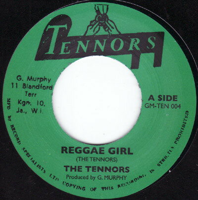 ・アーティスト Tennors / Karl Bryan ・タイトル Reggae Girl / Parapinto ・レーベル・型番 Tennors GMTEN04 ・フォーマット 7インチレコード ・コンディション(盤) 良い (VG+) ・コンディション(ジャケット) ・コンディション(帯) オビなし ・特記事項 サンプル画像です。実際の商品の画像ではありません 商品写真はバーコード/カタログ番号に対応したサンプル画像ですので、お送りする商品の画像ではありません。帯やライナーなどの付属品は、特記事項に記載されている場合のみ含まれます。プロモやカラーレコードなどの仕様についても、該当する場合のみ特記事項に記載しています。 【ご購入前に必ずご確認ください】 ・本店サイト(www.recordcity.jp)とは価格、送料が違います ・本店サイト、その他支店のオーダーとは同梱発送できません ・注文確定後に別の注文を頂いた場合、注文同士の同梱は致しかねます。 ・別倉庫から発送しているため、店頭受け渡しは対応しておりません ・一部商品は他の通販サイトでも販売しているため、ご注文のタイミングによっては商品のご用意ができない場合がございます。 ・土日祝日はお休みです 金曜・祝前日9時以降のご連絡またはご入金は、返答または発送が週明け・祝日明けに順次対応となります。 ・ご購入後のキャンセル不可 ご購入後のキャンセルはいかなる理由においてもお受けできません。ご了承の上、ご購入くださいませ。 ・日本郵便(ゆうパック/ゆうメール)によるお届けになります。 ・中古品であることをご理解ください 当ストアでは中古商品を主に販売しております。中古品であることをご理解の上ご購入ください。また、一部商品はRecordCityオンラインストアで試聴可能です。 ・返品について お客様のご都合による返品は一切承っておりません。 表記の内容と実際の商品に相違がある場合、また針飛び等で返品・返金をご希望される場合は、商品の到着後1週間以内にご連絡ください。商品の返送をこちらで確認後、キャンセル・返金を行います。 コンディションVG以下の商品は返品できません。プレイに影響のない表面のこすれ傷、プレス起因のノイズ盤は返品の対象外です。 【コンディション表記】 ・ほぼ新品(M-)(Like New) 完全な新品。未使用。当店ではほぼ使用しません ・非常に良い(EX)(Excellent) 中古盤として美品な状態。わずかな経年を感じるものの傷みを感じさせない、当店基準で最高の状態 ・良い(VG+)(Very Good Plus) 丁寧に扱われた中古品で、軽い使用感がみられる。 ・可(VG)(Acceptable) 使い込まれた中古品で、「良い」よりもさらに使用感がみられる。 ・悪い(VG-)(Bad) 状態が悪いアイテム。使用の保障はなく、再生不可、針飛び、目立つノイズがあるかもしれない。状態によるクレーム不可。返品不可。 ・非常に悪い(G)(Very Bad) 「悪い」よりさらに状態が悪いアイテム。使用の保障はなく、再生不可、針飛び、目立つノイズがあるかもしれない。状態によるクレーム不可。返品不可。 ・ジャンク(Fair)(Junk/Fair) 割れている、反っている、水ダメージがある、カビ、ジャケットが分離している、ひどい書き込み、ひどい擦れなど最低の状態。使用の保障はなく、再生不可、針飛び、目立つノイズがあるかもしれない。状態によるクレーム不可。返品不可。 ・ジャンク(Poor)(Junk/Poor) 割れている、反っている、水ダメージがある、カビ、ジャケットが分離している、ひどい書き込み、ひどい擦れなど最低の状態。使用の保障はなく、再生不可、針飛び、目立つノイズがあるかもしれない。状態によるクレーム不可。返品不可。