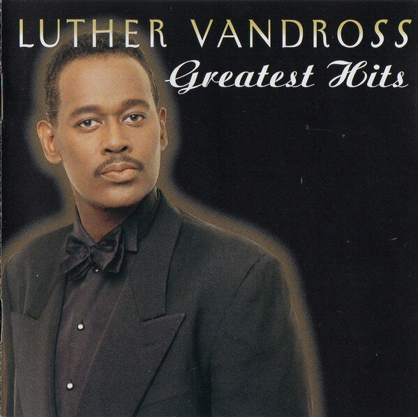 ・アーティスト Luther Vandross ・タイトル Greatest Hits ・レーベル・型番 Epic, Legacy EK66068 ・フォーマット CD ・コンディション(盤) 良い (VG+) ・コンディション(ジャケット) ・コンディション(帯) オビなし ・特記事項 【ケース擦れ】【ケース変色】 サンプル画像です。実際の商品の画像ではありません 商品写真はバーコード/カタログ番号に対応したサンプル画像ですので、お送りする商品の画像ではありません。帯やライナーなどの付属品は、特記事項に記載されている場合のみ含まれます。プロモやカラーレコードなどの仕様についても、該当する場合のみ特記事項に記載しています。 【ご購入前に必ずご確認ください】 ・本店サイト(www.recordcity.jp)とは価格、送料が違います ・本店サイト、その他支店のオーダーとは同梱発送できません ・注文確定後に別の注文を頂いた場合、注文同士の同梱は致しかねます。 ・別倉庫から発送しているため、店頭受け渡しは対応しておりません ・一部商品は他の通販サイトでも販売しているため、ご注文のタイミングによっては商品のご用意ができない場合がございます。 ・土日祝日はお休みです 金曜・祝前日9時以降のご連絡またはご入金は、返答または発送が週明け・祝日明けに順次対応となります。 ・ご購入後のキャンセル不可 ご購入後のキャンセルはいかなる理由においてもお受けできません。ご了承の上、ご購入くださいませ。 ・日本郵便(ゆうパック/ゆうメール)によるお届けになります。 ・中古品であることをご理解ください 当ストアでは中古商品を主に販売しております。中古品であることをご理解の上ご購入ください。また、一部商品はRecordCityオンラインストアで試聴可能です。 ・返品について お客様のご都合による返品は一切承っておりません。 表記の内容と実際の商品に相違がある場合、また針飛び等で返品・返金をご希望される場合は、商品の到着後1週間以内にご連絡ください。商品の返送をこちらで確認後、キャンセル・返金を行います。 コンディションVG以下の商品は返品できません。プレイに影響のない表面のこすれ傷、プレス起因のノイズ盤は返品の対象外です。 【コンディション表記】 ・ほぼ新品(M-)(Like New) 完全な新品。未使用。当店ではほぼ使用しません ・非常に良い(EX)(Excellent) 中古盤として美品な状態。わずかな経年を感じるものの傷みを感じさせない、当店基準で最高の状態 ・良い(VG+)(Very Good Plus) 丁寧に扱われた中古品で、軽い使用感がみられる。 ・可(VG)(Acceptable) 使い込まれた中古品で、「良い」よりもさらに使用感がみられる。 ・悪い(VG-)(Bad) 状態が悪いアイテム。使用の保障はなく、再生不可、針飛び、目立つノイズがあるかもしれない。状態によるクレーム不可。返品不可。 ・非常に悪い(G)(Very Bad) 「悪い」よりさらに状態が悪いアイテム。使用の保障はなく、再生不可、針飛び、目立つノイズがあるかもしれない。状態によるクレーム不可。返品不可。 ・ジャンク(Fair)(Junk/Fair) 割れている、反っている、水ダメージがある、カビ、ジャケットが分離している、ひどい書き込み、ひどい擦れなど最低の状態。使用の保障はなく、再生不可、針飛び、目立つノイズがあるかもしれない。状態によるクレーム不可。返品不可。 ・ジャンク(Poor)(Junk/Poor) 割れている、反っている、水ダメージがある、カビ、ジャケットが分離している、ひどい書き込み、ひどい擦れなど最低の状態。使用の保障はなく、再生不可、針飛び、目立つノイズがあるかもしれない。状態によるクレーム不可。返品不可。