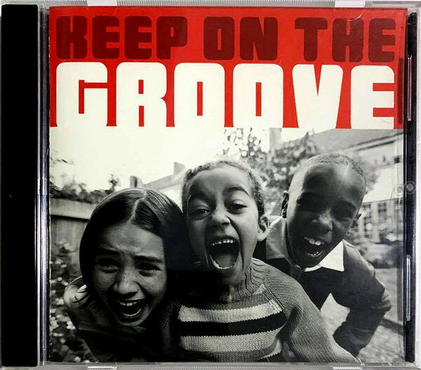 ・アーティスト オムニバス ・タイトル キープ・オン・ザ・グル―ヴ ・レーベル・型番 P-Vine Records PCD4529 ・フォーマット CD ・コンディション(盤) 良い (VG+) ・コンディション(ジャケット) ・コンディション(帯) オビなし ・特記事項 【ケース擦れ】【ケースキズ】【ケース変色】 サンプル画像です。実際の商品の画像ではありません 商品写真はバーコード/カタログ番号に対応したサンプル画像ですので、お送りする商品の画像ではありません。帯やライナーなどの付属品は、特記事項に記載されている場合のみ含まれます。プロモやカラーレコードなどの仕様についても、該当する場合のみ特記事項に記載しています。 【ご購入前に必ずご確認ください】 ・本店サイト(www.recordcity.jp)とは価格、送料が違います ・本店サイト、その他支店のオーダーとは同梱発送できません ・注文確定後に別の注文を頂いた場合、注文同士の同梱は致しかねます。 ・別倉庫から発送しているため、店頭受け渡しは対応しておりません ・一部商品は他の通販サイトでも販売しているため、ご注文のタイミングによっては商品のご用意ができない場合がございます。 ・土日祝日はお休みです 金曜・祝前日9時以降のご連絡またはご入金は、返答または発送が週明け・祝日明けに順次対応となります。 ・ご購入後のキャンセル不可 ご購入後のキャンセルはいかなる理由においてもお受けできません。ご了承の上、ご購入くださいませ。 ・日本郵便(ゆうパック/ゆうメール)によるお届けになります。 ・中古品であることをご理解ください 当ストアでは中古商品を主に販売しております。中古品であることをご理解の上ご購入ください。また、一部商品はRecordCityオンラインストアで試聴可能です。 ・返品について お客様のご都合による返品は一切承っておりません。 表記の内容と実際の商品に相違がある場合、また針飛び等で返品・返金をご希望される場合は、商品の到着後1週間以内にご連絡ください。商品の返送をこちらで確認後、キャンセル・返金を行います。 コンディションVG以下の商品は返品できません。プレイに影響のない表面のこすれ傷、プレス起因のノイズ盤は返品の対象外です。 【コンディション表記】 ・ほぼ新品(M-)(Like New) 完全な新品。未使用。当店ではほぼ使用しません ・非常に良い(EX)(Excellent) 中古盤として美品な状態。わずかな経年を感じるものの傷みを感じさせない、当店基準で最高の状態 ・良い(VG+)(Very Good Plus) 丁寧に扱われた中古品で、軽い使用感がみられる。 ・可(VG)(Acceptable) 使い込まれた中古品で、「良い」よりもさらに使用感がみられる。 ・悪い(VG-)(Bad) 状態が悪いアイテム。使用の保障はなく、再生不可、針飛び、目立つノイズがあるかもしれない。状態によるクレーム不可。返品不可。 ・非常に悪い(G)(Very Bad) 「悪い」よりさらに状態が悪いアイテム。使用の保障はなく、再生不可、針飛び、目立つノイズがあるかもしれない。状態によるクレーム不可。返品不可。 ・ジャンク(Fair)(Junk/Fair) 割れている、反っている、水ダメージがある、カビ、ジャケットが分離している、ひどい書き込み、ひどい擦れなど最低の状態。使用の保障はなく、再生不可、針飛び、目立つノイズがあるかもしれない。状態によるクレーム不可。返品不可。 ・ジャンク(Poor)(Junk/Poor) 割れている、反っている、水ダメージがある、カビ、ジャケットが分離している、ひどい書き込み、ひどい擦れなど最低の状態。使用の保障はなく、再生不可、針飛び、目立つノイズがあるかもしれない。状態によるクレーム不可。返品不可。