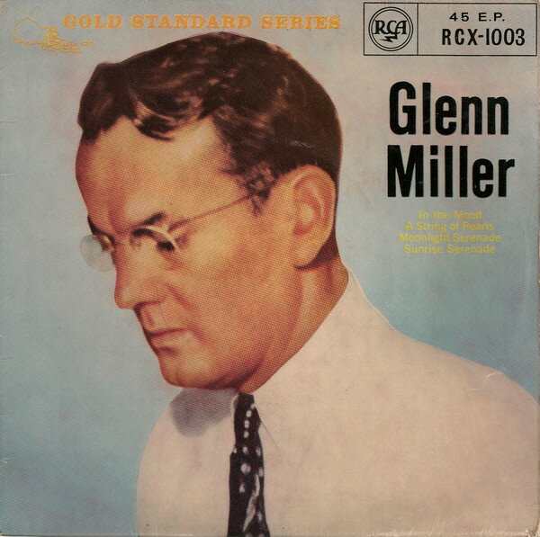 ・アーティスト Glenn Miller ・タイトル Glenn Miller ・レーベル・型番 RCA RCX1003 ・フォーマット 7インチレコード ・コンディション(盤) 良い (VG+) ・コンディション(ジャケット) 良い (VG+) ・コンディション(帯) オビなし ・特記事項 【カバー汚れ】 サンプル画像です。実際の商品の画像ではありません 商品写真はバーコード/カタログ番号に対応したサンプル画像ですので、お送りする商品の画像ではありません。帯やライナーなどの付属品は、特記事項に記載されている場合のみ含まれます。プロモやカラーレコードなどの仕様についても、該当する場合のみ特記事項に記載しています。 【ご購入前に必ずご確認ください】 ・本店サイト(www.recordcity.jp)とは価格、送料が違います ・本店サイト、その他支店のオーダーとは同梱発送できません ・注文確定後に別の注文を頂いた場合、注文同士の同梱は致しかねます。 ・別倉庫から発送しているため、店頭受け渡しは対応しておりません ・一部商品は他の通販サイトでも販売しているため、ご注文のタイミングによっては商品のご用意ができない場合がございます。 ・土日祝日はお休みです 金曜・祝前日9時以降のご連絡またはご入金は、返答または発送が週明け・祝日明けに順次対応となります。 ・ご購入後のキャンセル不可 ご購入後のキャンセルはいかなる理由においてもお受けできません。ご了承の上、ご購入くださいませ。 ・日本郵便(ゆうパック/ゆうメール)によるお届けになります。 ・中古品であることをご理解ください 当ストアでは中古商品を主に販売しております。中古品であることをご理解の上ご購入ください。また、一部商品はRecordCityオンラインストアで試聴可能です。 ・返品について お客様のご都合による返品は一切承っておりません。 表記の内容と実際の商品に相違がある場合、また針飛び等で返品・返金をご希望される場合は、商品の到着後1週間以内にご連絡ください。商品の返送をこちらで確認後、キャンセル・返金を行います。 コンディションVG以下の商品は返品できません。プレイに影響のない表面のこすれ傷、プレス起因のノイズ盤は返品の対象外です。 【コンディション表記】 ・ほぼ新品(M-)(Like New) 完全な新品。未使用。当店ではほぼ使用しません ・非常に良い(EX)(Excellent) 中古盤として美品な状態。わずかな経年を感じるものの傷みを感じさせない、当店基準で最高の状態 ・良い(VG+)(Very Good Plus) 丁寧に扱われた中古品で、軽い使用感がみられる。 ・可(VG)(Acceptable) 使い込まれた中古品で、「良い」よりもさらに使用感がみられる。 ・悪い(VG-)(Bad) 状態が悪いアイテム。使用の保障はなく、再生不可、針飛び、目立つノイズがあるかもしれない。状態によるクレーム不可。返品不可。 ・非常に悪い(G)(Very Bad) 「悪い」よりさらに状態が悪いアイテム。使用の保障はなく、再生不可、針飛び、目立つノイズがあるかもしれない。状態によるクレーム不可。返品不可。 ・ジャンク(Fair)(Junk/Fair) 割れている、反っている、水ダメージがある、カビ、ジャケットが分離している、ひどい書き込み、ひどい擦れなど最低の状態。使用の保障はなく、再生不可、針飛び、目立つノイズがあるかもしれない。状態によるクレーム不可。返品不可。 ・ジャンク(Poor)(Junk/Poor) 割れている、反っている、水ダメージがある、カビ、ジャケットが分離している、ひどい書き込み、ひどい擦れなど最低の状態。使用の保障はなく、再生不可、針飛び、目立つノイズがあるかもしれない。状態によるクレーム不可。返品不可。