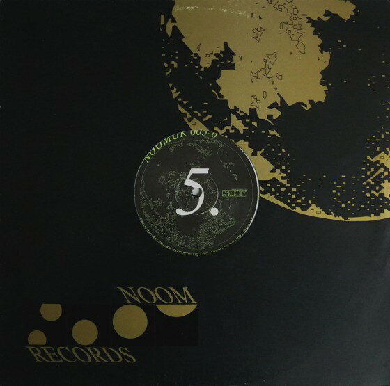 ・アーティスト K?nig Deluxe ・タイトル Kingsize Vol. 1 ・レーベル・型番 Noom Records NOOMUK0056 ・フォーマット 12インチレコード ・コンディション(盤) 良い (VG+) ・コンディション(ジャケット) 良い (VG+) ・コンディション(帯) オビなし ・特記事項 サンプル画像です。実際の商品の画像ではありません 商品写真はバーコード/カタログ番号に対応したサンプル画像ですので、お送りする商品の画像ではありません。帯やライナーなどの付属品は、特記事項に記載されている場合のみ含まれます。プロモやカラーレコードなどの仕様についても、該当する場合のみ特記事項に記載しています。 【ご購入前に必ずご確認ください】 ・本店サイト(www.recordcity.jp)とは価格、送料が違います ・本店サイト、その他支店のオーダーとは同梱発送できません ・注文確定後に別の注文を頂いた場合、注文同士の同梱は致しかねます。 ・別倉庫から発送しているため、店頭受け渡しは対応しておりません ・一部商品は他の通販サイトでも販売しているため、ご注文のタイミングによっては商品のご用意ができない場合がございます。 ・土日祝日はお休みです 金曜・祝前日9時以降のご連絡またはご入金は、返答または発送が週明け・祝日明けに順次対応となります。 ・ご購入後のキャンセル不可 ご購入後のキャンセルはいかなる理由においてもお受けできません。ご了承の上、ご購入くださいませ。 ・日本郵便(ゆうパック/ゆうメール)によるお届けになります。 ・中古品であることをご理解ください 当ストアでは中古商品を主に販売しております。中古品であることをご理解の上ご購入ください。また、一部商品はRecordCityオンラインストアで試聴可能です。 ・返品について お客様のご都合による返品は一切承っておりません。 表記の内容と実際の商品に相違がある場合、また針飛び等で返品・返金をご希望される場合は、商品の到着後1週間以内にご連絡ください。商品の返送をこちらで確認後、キャンセル・返金を行います。 コンディションVG以下の商品は返品できません。プレイに影響のない表面のこすれ傷、プレス起因のノイズ盤は返品の対象外です。 【コンディション表記】 ・ほぼ新品(M-)(Like New) 完全な新品。未使用。当店ではほぼ使用しません ・非常に良い(EX)(Excellent) 中古盤として美品な状態。わずかな経年を感じるものの傷みを感じさせない、当店基準で最高の状態 ・良い(VG+)(Very Good Plus) 丁寧に扱われた中古品で、軽い使用感がみられる。 ・可(VG)(Acceptable) 使い込まれた中古品で、「良い」よりもさらに使用感がみられる。 ・悪い(VG-)(Bad) 状態が悪いアイテム。使用の保障はなく、再生不可、針飛び、目立つノイズがあるかもしれない。状態によるクレーム不可。返品不可。 ・非常に悪い(G)(Very Bad) 「悪い」よりさらに状態が悪いアイテム。使用の保障はなく、再生不可、針飛び、目立つノイズがあるかもしれない。状態によるクレーム不可。返品不可。 ・ジャンク(Fair)(Junk/Fair) 割れている、反っている、水ダメージがある、カビ、ジャケットが分離している、ひどい書き込み、ひどい擦れなど最低の状態。使用の保障はなく、再生不可、針飛び、目立つノイズがあるかもしれない。状態によるクレーム不可。返品不可。 ・ジャンク(Poor)(Junk/Poor) 割れている、反っている、水ダメージがある、カビ、ジャケットが分離している、ひどい書き込み、ひどい擦れなど最低の状態。使用の保障はなく、再生不可、針飛び、目立つノイズがあるかもしれない。状態によるクレーム不可。返品不可。