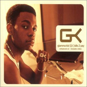 ・アーティスト Glamma Kid ・タイトル Bills 2 Pay ・レーベル・型番 WEA WEA268CD1 ・フォーマット CD ・コンディション(盤) 可 (VG) ・コンディション(ジャケット) ・コンディション(帯) オビなし ・特記事項 【ケース擦れ】【ケースヒビ】【盤に小さいキズ】 サンプル画像です。実際の商品の画像ではありません 商品写真はバーコード/カタログ番号に対応したサンプル画像ですので、お送りする商品の画像ではありません。帯やライナーなどの付属品は、特記事項に記載されている場合のみ含まれます。プロモやカラーレコードなどの仕様についても、該当する場合のみ特記事項に記載しています。 【ご購入前に必ずご確認ください】 ・本店サイト(www.recordcity.jp)とは価格、送料が違います ・本店サイト、その他支店のオーダーとは同梱発送できません ・注文確定後に別の注文を頂いた場合、注文同士の同梱は致しかねます。 ・別倉庫から発送しているため、店頭受け渡しは対応しておりません ・一部商品は他の通販サイトでも販売しているため、ご注文のタイミングによっては商品のご用意ができない場合がございます。 ・土日祝日はお休みです 金曜・祝前日9時以降のご連絡またはご入金は、返答または発送が週明け・祝日明けに順次対応となります。 ・ご購入後のキャンセル不可 ご購入後のキャンセルはいかなる理由においてもお受けできません。ご了承の上、ご購入くださいませ。 ・日本郵便(ゆうパック/ゆうメール)によるお届けになります。 ・中古品であることをご理解ください 当ストアでは中古商品を主に販売しております。中古品であることをご理解の上ご購入ください。また、一部商品はRecordCityオンラインストアで試聴可能です。 ・返品について お客様のご都合による返品は一切承っておりません。 表記の内容と実際の商品に相違がある場合、また針飛び等で返品・返金をご希望される場合は、商品の到着後1週間以内にご連絡ください。商品の返送をこちらで確認後、キャンセル・返金を行います。 コンディションVG以下の商品は返品できません。プレイに影響のない表面のこすれ傷、プレス起因のノイズ盤は返品の対象外です。 【コンディション表記】 ・ほぼ新品(M-)(Like New) 完全な新品。未使用。当店ではほぼ使用しません ・非常に良い(EX)(Excellent) 中古盤として美品な状態。わずかな経年を感じるものの傷みを感じさせない、当店基準で最高の状態 ・良い(VG+)(Very Good Plus) 丁寧に扱われた中古品で、軽い使用感がみられる。 ・可(VG)(Acceptable) 使い込まれた中古品で、「良い」よりもさらに使用感がみられる。 ・悪い(VG-)(Bad) 状態が悪いアイテム。使用の保障はなく、再生不可、針飛び、目立つノイズがあるかもしれない。状態によるクレーム不可。返品不可。 ・非常に悪い(G)(Very Bad) 「悪い」よりさらに状態が悪いアイテム。使用の保障はなく、再生不可、針飛び、目立つノイズがあるかもしれない。状態によるクレーム不可。返品不可。 ・ジャンク(Fair)(Junk/Fair) 割れている、反っている、水ダメージがある、カビ、ジャケットが分離している、ひどい書き込み、ひどい擦れなど最低の状態。使用の保障はなく、再生不可、針飛び、目立つノイズがあるかもしれない。状態によるクレーム不可。返品不可。 ・ジャンク(Poor)(Junk/Poor) 割れている、反っている、水ダメージがある、カビ、ジャケットが分離している、ひどい書き込み、ひどい擦れなど最低の状態。使用の保障はなく、再生不可、針飛び、目立つノイズがあるかもしれない。状態によるクレーム不可。返品不可。