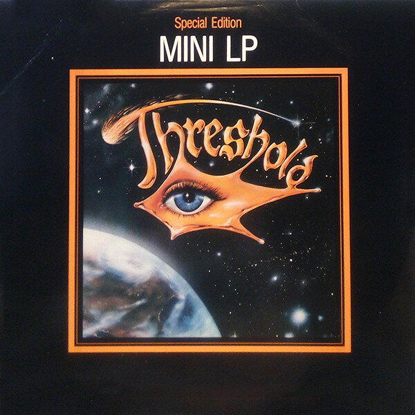・アーティスト Threshold ・タイトル Threshold ・レーベル・型番 Penthouse Records PR2001MINILP ・フォーマット LPレコード ・コンディション(盤) 新品 (M) ・コンディション(ジャケット) ・コンディション(帯) オビなし ・特記事項 サンプル画像です。実際の商品の画像ではありません 商品写真はバーコード/カタログ番号に対応したサンプル画像ですので、お送りする商品の画像ではありません。帯やライナーなどの付属品は、特記事項に記載されている場合のみ含まれます。プロモやカラーレコードなどの仕様についても、該当する場合のみ特記事項に記載しています。 【ご購入前に必ずご確認ください】 ・本店サイト(www.recordcity.jp)とは価格、送料が違います ・本店サイト、その他支店のオーダーとは同梱発送できません ・注文確定後に別の注文を頂いた場合、注文同士の同梱は致しかねます。 ・別倉庫から発送しているため、店頭受け渡しは対応しておりません ・一部商品は他の通販サイトでも販売しているため、ご注文のタイミングによっては商品のご用意ができない場合がございます。 ・土日祝日はお休みです 金曜・祝前日9時以降のご連絡またはご入金は、返答または発送が週明け・祝日明けに順次対応となります。 ・ご購入後のキャンセル不可 ご購入後のキャンセルはいかなる理由においてもお受けできません。ご了承の上、ご購入くださいませ。 ・日本郵便(ゆうパック/ゆうメール)によるお届けになります。 ・中古品であることをご理解ください 当ストアでは中古商品を主に販売しております。中古品であることをご理解の上ご購入ください。また、一部商品はRecordCityオンラインストアで試聴可能です。 ・返品について お客様のご都合による返品は一切承っておりません。 表記の内容と実際の商品に相違がある場合、また針飛び等で返品・返金をご希望される場合は、商品の到着後1週間以内にご連絡ください。商品の返送をこちらで確認後、キャンセル・返金を行います。 コンディションVG以下の商品は返品できません。プレイに影響のない表面のこすれ傷、プレス起因のノイズ盤は返品の対象外です。 【コンディション表記】 ・ほぼ新品(M-)(Like New) 完全な新品。未使用。当店ではほぼ使用しません ・非常に良い(EX)(Excellent) 中古盤として美品な状態。わずかな経年を感じるものの傷みを感じさせない、当店基準で最高の状態 ・良い(VG+)(Very Good Plus) 丁寧に扱われた中古品で、軽い使用感がみられる。 ・可(VG)(Acceptable) 使い込まれた中古品で、「良い」よりもさらに使用感がみられる。 ・悪い(VG-)(Bad) 状態が悪いアイテム。使用の保障はなく、再生不可、針飛び、目立つノイズがあるかもしれない。状態によるクレーム不可。返品不可。 ・非常に悪い(G)(Very Bad) 「悪い」よりさらに状態が悪いアイテム。使用の保障はなく、再生不可、針飛び、目立つノイズがあるかもしれない。状態によるクレーム不可。返品不可。 ・ジャンク(Fair)(Junk/Fair) 割れている、反っている、水ダメージがある、カビ、ジャケットが分離している、ひどい書き込み、ひどい擦れなど最低の状態。使用の保障はなく、再生不可、針飛び、目立つノイズがあるかもしれない。状態によるクレーム不可。返品不可。 ・ジャンク(Poor)(Junk/Poor) 割れている、反っている、水ダメージがある、カビ、ジャケットが分離している、ひどい書き込み、ひどい擦れなど最低の状態。使用の保障はなく、再生不可、針飛び、目立つノイズがあるかもしれない。状態によるクレーム不可。返品不可。