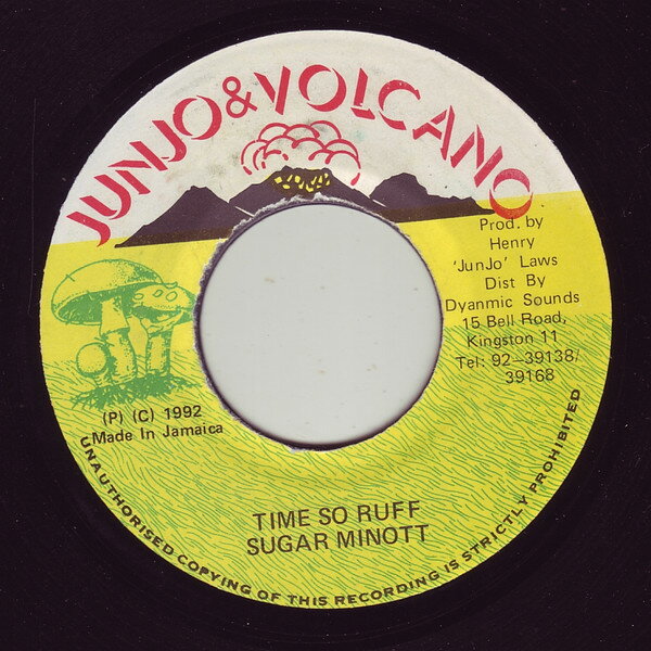 ・アーティスト Sugar Minott ・タイトル Time So Ruff ・レーベル・型番 Junjo & Volcano NONE ・フォーマット 7インチレコード ・コンディション(盤) 可 (VG) ・コンディション(ジャケット) ・コンディション(帯) オビなし ・特記事項 【盤に短いヘアライン】【盤に小さいキズ】【SOC/ Pressure & Slide】 サンプル画像です。実際の商品の画像ではありません 商品写真はバーコード/カタログ番号に対応したサンプル画像ですので、お送りする商品の画像ではありません。帯やライナーなどの付属品は、特記事項に記載されている場合のみ含まれます。プロモやカラーレコードなどの仕様についても、該当する場合のみ特記事項に記載しています。 【ご購入前に必ずご確認ください】 ・本店サイト(www.recordcity.jp)とは価格、送料が違います ・本店サイト、その他支店のオーダーとは同梱発送できません ・注文確定後に別の注文を頂いた場合、注文同士の同梱は致しかねます。 ・別倉庫から発送しているため、店頭受け渡しは対応しておりません ・一部商品は他の通販サイトでも販売しているため、ご注文のタイミングによっては商品のご用意ができない場合がございます。 ・土日祝日はお休みです 金曜・祝前日9時以降のご連絡またはご入金は、返答または発送が週明け・祝日明けに順次対応となります。 ・ご購入後のキャンセル不可 ご購入後のキャンセルはいかなる理由においてもお受けできません。ご了承の上、ご購入くださいませ。 ・日本郵便(ゆうパック/ゆうメール)によるお届けになります。 ・中古品であることをご理解ください 当ストアでは中古商品を主に販売しております。中古品であることをご理解の上ご購入ください。また、一部商品はRecordCityオンラインストアで試聴可能です。 ・返品について お客様のご都合による返品は一切承っておりません。 表記の内容と実際の商品に相違がある場合、また針飛び等で返品・返金をご希望される場合は、商品の到着後1週間以内にご連絡ください。商品の返送をこちらで確認後、キャンセル・返金を行います。 コンディションVG以下の商品は返品できません。プレイに影響のない表面のこすれ傷、プレス起因のノイズ盤は返品の対象外です。 【コンディション表記】 ・ほぼ新品(M-)(Like New) 完全な新品。未使用。当店ではほぼ使用しません ・非常に良い(EX)(Excellent) 中古盤として美品な状態。わずかな経年を感じるものの傷みを感じさせない、当店基準で最高の状態 ・良い(VG+)(Very Good Plus) 丁寧に扱われた中古品で、軽い使用感がみられる。 ・可(VG)(Acceptable) 使い込まれた中古品で、「良い」よりもさらに使用感がみられる。 ・悪い(VG-)(Bad) 状態が悪いアイテム。使用の保障はなく、再生不可、針飛び、目立つノイズがあるかもしれない。状態によるクレーム不可。返品不可。 ・非常に悪い(G)(Very Bad) 「悪い」よりさらに状態が悪いアイテム。使用の保障はなく、再生不可、針飛び、目立つノイズがあるかもしれない。状態によるクレーム不可。返品不可。 ・ジャンク(Fair)(Junk/Fair) 割れている、反っている、水ダメージがある、カビ、ジャケットが分離している、ひどい書き込み、ひどい擦れなど最低の状態。使用の保障はなく、再生不可、針飛び、目立つノイズがあるかもしれない。状態によるクレーム不可。返品不可。 ・ジャンク(Poor)(Junk/Poor) 割れている、反っている、水ダメージがある、カビ、ジャケットが分離している、ひどい書き込み、ひどい擦れなど最低の状態。使用の保障はなく、再生不可、針飛び、目立つノイズがあるかもしれない。状態によるクレーム不可。返品不可。