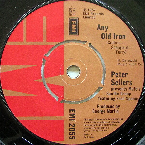 ・アーティスト Peter Sellers ・タイトル Any Old Iron ・レーベル・型番 EMI EMI2055 ・フォーマット 7インチレコード ・コンディション(盤) 良い (VG+) ・コンディション(ジャケット) プレインカバー（元ジャケット／カバー無し） ・コンディション(帯) オビなし ・特記事項 【カバー折れ/しわ】【盤に短いヘアライン】 サンプル画像です。実際の商品の画像ではありません 商品写真はバーコード/カタログ番号に対応したサンプル画像ですので、お送りする商品の画像ではありません。帯やライナーなどの付属品は、特記事項に記載されている場合のみ含まれます。プロモやカラーレコードなどの仕様についても、該当する場合のみ特記事項に記載しています。 【ご購入前に必ずご確認ください】 ・本店サイト(www.recordcity.jp)とは価格、送料が違います ・本店サイト、その他支店のオーダーとは同梱発送できません ・注文確定後に別の注文を頂いた場合、注文同士の同梱は致しかねます。 ・別倉庫から発送しているため、店頭受け渡しは対応しておりません ・一部商品は他の通販サイトでも販売しているため、ご注文のタイミングによっては商品のご用意ができない場合がございます。 ・土日祝日はお休みです 金曜・祝前日9時以降のご連絡またはご入金は、返答または発送が週明け・祝日明けに順次対応となります。 ・ご購入後のキャンセル不可 ご購入後のキャンセルはいかなる理由においてもお受けできません。ご了承の上、ご購入くださいませ。 ・日本郵便(ゆうパック/ゆうメール)によるお届けになります。 ・中古品であることをご理解ください 当ストアでは中古商品を主に販売しております。中古品であることをご理解の上ご購入ください。また、一部商品はRecordCityオンラインストアで試聴可能です。 ・返品について お客様のご都合による返品は一切承っておりません。 表記の内容と実際の商品に相違がある場合、また針飛び等で返品・返金をご希望される場合は、商品の到着後1週間以内にご連絡ください。商品の返送をこちらで確認後、キャンセル・返金を行います。 コンディションVG以下の商品は返品できません。プレイに影響のない表面のこすれ傷、プレス起因のノイズ盤は返品の対象外です。 【コンディション表記】 ・ほぼ新品(M-)(Like New) 完全な新品。未使用。当店ではほぼ使用しません ・非常に良い(EX)(Excellent) 中古盤として美品な状態。わずかな経年を感じるものの傷みを感じさせない、当店基準で最高の状態 ・良い(VG+)(Very Good Plus) 丁寧に扱われた中古品で、軽い使用感がみられる。 ・可(VG)(Acceptable) 使い込まれた中古品で、「良い」よりもさらに使用感がみられる。 ・悪い(VG-)(Bad) 状態が悪いアイテム。使用の保障はなく、再生不可、針飛び、目立つノイズがあるかもしれない。状態によるクレーム不可。返品不可。 ・非常に悪い(G)(Very Bad) 「悪い」よりさらに状態が悪いアイテム。使用の保障はなく、再生不可、針飛び、目立つノイズがあるかもしれない。状態によるクレーム不可。返品不可。 ・ジャンク(Fair)(Junk/Fair) 割れている、反っている、水ダメージがある、カビ、ジャケットが分離している、ひどい書き込み、ひどい擦れなど最低の状態。使用の保障はなく、再生不可、針飛び、目立つノイズがあるかもしれない。状態によるクレーム不可。返品不可。 ・ジャンク(Poor)(Junk/Poor) 割れている、反っている、水ダメージがある、カビ、ジャケットが分離している、ひどい書き込み、ひどい擦れなど最低の状態。使用の保障はなく、再生不可、針飛び、目立つノイズがあるかもしれない。状態によるクレーム不可。返品不可。