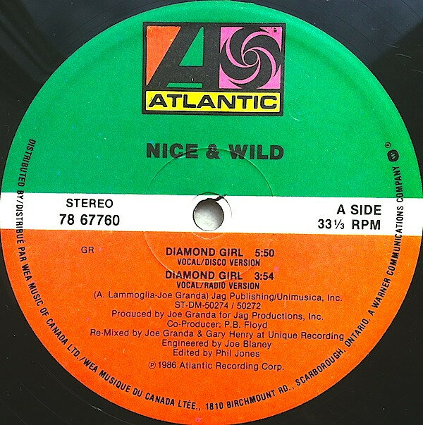 ・アーティスト Nice & Wild ・タイトル Diamond Girl ・レーベル・型番 ATLANTIC 7867760 ・フォーマット 12インチレコード ・コンディション(盤) 良い (VG+) ・コンディション(ジャケット) 良い (VG+) ・コンディション(帯) オビなし ・特記事項 【シュリンク残し】【レーベルに書き込み】 サンプル画像です。実際の商品の画像ではありません 商品写真はバーコード/カタログ番号に対応したサンプル画像ですので、お送りする商品の画像ではありません。帯やライナーなどの付属品は、特記事項に記載されている場合のみ含まれます。プロモやカラーレコードなどの仕様についても、該当する場合のみ特記事項に記載しています。 【ご購入前に必ずご確認ください】 ・本店サイト(www.recordcity.jp)とは価格、送料が違います ・本店サイト、その他支店のオーダーとは同梱発送できません ・注文確定後に別の注文を頂いた場合、注文同士の同梱は致しかねます。 ・別倉庫から発送しているため、店頭受け渡しは対応しておりません ・一部商品は他の通販サイトでも販売しているため、ご注文のタイミングによっては商品のご用意ができない場合がございます。 ・土日祝日はお休みです 金曜・祝前日9時以降のご連絡またはご入金は、返答または発送が週明け・祝日明けに順次対応となります。 ・ご購入後のキャンセル不可 ご購入後のキャンセルはいかなる理由においてもお受けできません。ご了承の上、ご購入くださいませ。 ・日本郵便(ゆうパック/ゆうメール)によるお届けになります。 ・中古品であることをご理解ください 当ストアでは中古商品を主に販売しております。中古品であることをご理解の上ご購入ください。また、一部商品はRecordCityオンラインストアで試聴可能です。 ・返品について お客様のご都合による返品は一切承っておりません。 表記の内容と実際の商品に相違がある場合、また針飛び等で返品・返金をご希望される場合は、商品の到着後1週間以内にご連絡ください。商品の返送をこちらで確認後、キャンセル・返金を行います。 コンディションVG以下の商品は返品できません。プレイに影響のない表面のこすれ傷、プレス起因のノイズ盤は返品の対象外です。 【コンディション表記】 ・ほぼ新品(M-)(Like New) 完全な新品。未使用。当店ではほぼ使用しません ・非常に良い(EX)(Excellent) 中古盤として美品な状態。わずかな経年を感じるものの傷みを感じさせない、当店基準で最高の状態 ・良い(VG+)(Very Good Plus) 丁寧に扱われた中古品で、軽い使用感がみられる。 ・可(VG)(Acceptable) 使い込まれた中古品で、「良い」よりもさらに使用感がみられる。 ・悪い(VG-)(Bad) 状態が悪いアイテム。使用の保障はなく、再生不可、針飛び、目立つノイズがあるかもしれない。状態によるクレーム不可。返品不可。 ・非常に悪い(G)(Very Bad) 「悪い」よりさらに状態が悪いアイテム。使用の保障はなく、再生不可、針飛び、目立つノイズがあるかもしれない。状態によるクレーム不可。返品不可。 ・ジャンク(Fair)(Junk/Fair) 割れている、反っている、水ダメージがある、カビ、ジャケットが分離している、ひどい書き込み、ひどい擦れなど最低の状態。使用の保障はなく、再生不可、針飛び、目立つノイズがあるかもしれない。状態によるクレーム不可。返品不可。 ・ジャンク(Poor)(Junk/Poor) 割れている、反っている、水ダメージがある、カビ、ジャケットが分離している、ひどい書き込み、ひどい擦れなど最低の状態。使用の保障はなく、再生不可、針飛び、目立つノイズがあるかもしれない。状態によるクレーム不可。返品不可。