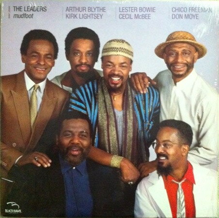 ・アーティスト Leaders ・タイトル Mudfoot ・レーベル・型番 BLACKHAWK BKH52001 ・フォーマット LPレコード ・コンディション(盤) 非常に良い(EX) ・コンディション(ジャケット) 非常に良い(EX) ・コンディション(帯) オビなし ・特記事項 サンプル画像です。実際の商品の画像ではありません 商品写真はバーコード/カタログ番号に対応したサンプル画像ですので、お送りする商品の画像ではありません。帯やライナーなどの付属品は、特記事項に記載されている場合のみ含まれます。プロモやカラーレコードなどの仕様についても、該当する場合のみ特記事項に記載しています。 【ご購入前に必ずご確認ください】 ・本店サイト(www.recordcity.jp)とは価格、送料が違います ・本店サイト、その他支店のオーダーとは同梱発送できません ・注文確定後に別の注文を頂いた場合、注文同士の同梱は致しかねます。 ・別倉庫から発送しているため、店頭受け渡しは対応しておりません ・一部商品は他の通販サイトでも販売しているため、ご注文のタイミングによっては商品のご用意ができない場合がございます。 ・土日祝日はお休みです 金曜・祝前日9時以降のご連絡またはご入金は、返答または発送が週明け・祝日明けに順次対応となります。 ・ご購入後のキャンセル不可 ご購入後のキャンセルはいかなる理由においてもお受けできません。ご了承の上、ご購入くださいませ。 ・日本郵便(ゆうパック/ゆうメール)によるお届けになります。 ・中古品であることをご理解ください 当ストアでは中古商品を主に販売しております。中古品であることをご理解の上ご購入ください。また、一部商品はRecordCityオンラインストアで試聴可能です。 ・返品について お客様のご都合による返品は一切承っておりません。 表記の内容と実際の商品に相違がある場合、また針飛び等で返品・返金をご希望される場合は、商品の到着後1週間以内にご連絡ください。商品の返送をこちらで確認後、キャンセル・返金を行います。 コンディションVG以下の商品は返品できません。プレイに影響のない表面のこすれ傷、プレス起因のノイズ盤は返品の対象外です。 【コンディション表記】 ・ほぼ新品(M-)(Like New) 完全な新品。未使用。当店ではほぼ使用しません ・非常に良い(EX)(Excellent) 中古盤として美品な状態。わずかな経年を感じるものの傷みを感じさせない、当店基準で最高の状態 ・良い(VG+)(Very Good Plus) 丁寧に扱われた中古品で、軽い使用感がみられる。 ・可(VG)(Acceptable) 使い込まれた中古品で、「良い」よりもさらに使用感がみられる。 ・悪い(VG-)(Bad) 状態が悪いアイテム。使用の保障はなく、再生不可、針飛び、目立つノイズがあるかもしれない。状態によるクレーム不可。返品不可。 ・非常に悪い(G)(Very Bad) 「悪い」よりさらに状態が悪いアイテム。使用の保障はなく、再生不可、針飛び、目立つノイズがあるかもしれない。状態によるクレーム不可。返品不可。 ・ジャンク(Fair)(Junk/Fair) 割れている、反っている、水ダメージがある、カビ、ジャケットが分離している、ひどい書き込み、ひどい擦れなど最低の状態。使用の保障はなく、再生不可、針飛び、目立つノイズがあるかもしれない。状態によるクレーム不可。返品不可。 ・ジャンク(Poor)(Junk/Poor) 割れている、反っている、水ダメージがある、カビ、ジャケットが分離している、ひどい書き込み、ひどい擦れなど最低の状態。使用の保障はなく、再生不可、針飛び、目立つノイズがあるかもしれない。状態によるクレーム不可。返品不可。