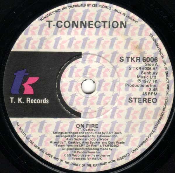 ・アーティスト T-Connection ・タイトル On Fire ・レーベル・型番 T.K. Records STKR6006 ・フォーマット 7インチレコード ・コンディション(盤) 良い (VG+) ・コンディション(ジャケット) プレインカバー（元ジャケット／カバー無し） ・コンディション(帯) オビなし ・特記事項 【レーベルにシール付着】 サンプル画像です。実際の商品の画像ではありません 商品写真はバーコード/カタログ番号に対応したサンプル画像ですので、お送りする商品の画像ではありません。帯やライナーなどの付属品は、特記事項に記載されている場合のみ含まれます。プロモやカラーレコードなどの仕様についても、該当する場合のみ特記事項に記載しています。 【ご購入前に必ずご確認ください】 ・本店サイト(www.recordcity.jp)とは価格、送料が違います ・本店サイト、その他支店のオーダーとは同梱発送できません ・注文確定後に別の注文を頂いた場合、注文同士の同梱は致しかねます。 ・別倉庫から発送しているため、店頭受け渡しは対応しておりません ・一部商品は他の通販サイトでも販売しているため、ご注文のタイミングによっては商品のご用意ができない場合がございます。 ・土日祝日はお休みです 金曜・祝前日9時以降のご連絡またはご入金は、返答または発送が週明け・祝日明けに順次対応となります。 ・ご購入後のキャンセル不可 ご購入後のキャンセルはいかなる理由においてもお受けできません。ご了承の上、ご購入くださいませ。 ・日本郵便(ゆうパック/ゆうメール)によるお届けになります。 ・中古品であることをご理解ください 当ストアでは中古商品を主に販売しております。中古品であることをご理解の上ご購入ください。また、一部商品はRecordCityオンラインストアで試聴可能です。 ・返品について お客様のご都合による返品は一切承っておりません。 表記の内容と実際の商品に相違がある場合、また針飛び等で返品・返金をご希望される場合は、商品の到着後1週間以内にご連絡ください。商品の返送をこちらで確認後、キャンセル・返金を行います。 コンディションVG以下の商品は返品できません。プレイに影響のない表面のこすれ傷、プレス起因のノイズ盤は返品の対象外です。 【コンディション表記】 ・ほぼ新品(M-)(Like New) 完全な新品。未使用。当店ではほぼ使用しません ・非常に良い(EX)(Excellent) 中古盤として美品な状態。わずかな経年を感じるものの傷みを感じさせない、当店基準で最高の状態 ・良い(VG+)(Very Good Plus) 丁寧に扱われた中古品で、軽い使用感がみられる。 ・可(VG)(Acceptable) 使い込まれた中古品で、「良い」よりもさらに使用感がみられる。 ・悪い(VG-)(Bad) 状態が悪いアイテム。使用の保障はなく、再生不可、針飛び、目立つノイズがあるかもしれない。状態によるクレーム不可。返品不可。 ・非常に悪い(G)(Very Bad) 「悪い」よりさらに状態が悪いアイテム。使用の保障はなく、再生不可、針飛び、目立つノイズがあるかもしれない。状態によるクレーム不可。返品不可。 ・ジャンク(Fair)(Junk/Fair) 割れている、反っている、水ダメージがある、カビ、ジャケットが分離している、ひどい書き込み、ひどい擦れなど最低の状態。使用の保障はなく、再生不可、針飛び、目立つノイズがあるかもしれない。状態によるクレーム不可。返品不可。 ・ジャンク(Poor)(Junk/Poor) 割れている、反っている、水ダメージがある、カビ、ジャケットが分離している、ひどい書き込み、ひどい擦れなど最低の状態。使用の保障はなく、再生不可、針飛び、目立つノイズがあるかもしれない。状態によるクレーム不可。返品不可。