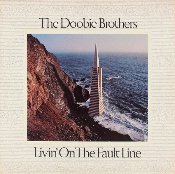 ・アーティスト Doobie Brothers ・タイトル Livin' On The Fault Line (- Embossed Sleeve) ・レーベル・型番 WARNER BROS BSK3045 ・フォーマット LPレコード ・コンディション(盤) 良い (VG+) ・コンディション(ジャケット) 可 (VG) ・コンディション(帯) オビなし ・特記事項 【表カバーに書き込み】【カバーにリングウェア】 サンプル画像です。実際の商品の画像ではありません 商品写真はバーコード/カタログ番号に対応したサンプル画像ですので、お送りする商品の画像ではありません。帯やライナーなどの付属品は、特記事項に記載されている場合のみ含まれます。プロモやカラーレコードなどの仕様についても、該当する場合のみ特記事項に記載しています。 【ご購入前に必ずご確認ください】 ・本店サイト(www.recordcity.jp)とは価格、送料が違います ・本店サイト、その他支店のオーダーとは同梱発送できません ・注文確定後に別の注文を頂いた場合、注文同士の同梱は致しかねます。 ・別倉庫から発送しているため、店頭受け渡しは対応しておりません ・一部商品は他の通販サイトでも販売しているため、ご注文のタイミングによっては商品のご用意ができない場合がございます。 ・土日祝日はお休みです 金曜・祝前日9時以降のご連絡またはご入金は、返答または発送が週明け・祝日明けに順次対応となります。 ・ご購入後のキャンセル不可 ご購入後のキャンセルはいかなる理由においてもお受けできません。ご了承の上、ご購入くださいませ。 ・日本郵便(ゆうパック/ゆうメール)によるお届けになります。 ・中古品であることをご理解ください 当ストアでは中古商品を主に販売しております。中古品であることをご理解の上ご購入ください。また、一部商品はRecordCityオンラインストアで試聴可能です。 ・返品について お客様のご都合による返品は一切承っておりません。 表記の内容と実際の商品に相違がある場合、また針飛び等で返品・返金をご希望される場合は、商品の到着後1週間以内にご連絡ください。商品の返送をこちらで確認後、キャンセル・返金を行います。 コンディションVG以下の商品は返品できません。プレイに影響のない表面のこすれ傷、プレス起因のノイズ盤は返品の対象外です。 【コンディション表記】 ・ほぼ新品(M-)(Like New) 完全な新品。未使用。当店ではほぼ使用しません ・非常に良い(EX)(Excellent) 中古盤として美品な状態。わずかな経年を感じるものの傷みを感じさせない、当店基準で最高の状態 ・良い(VG+)(Very Good Plus) 丁寧に扱われた中古品で、軽い使用感がみられる。 ・可(VG)(Acceptable) 使い込まれた中古品で、「良い」よりもさらに使用感がみられる。 ・悪い(VG-)(Bad) 状態が悪いアイテム。使用の保障はなく、再生不可、針飛び、目立つノイズがあるかもしれない。状態によるクレーム不可。返品不可。 ・非常に悪い(G)(Very Bad) 「悪い」よりさらに状態が悪いアイテム。使用の保障はなく、再生不可、針飛び、目立つノイズがあるかもしれない。状態によるクレーム不可。返品不可。 ・ジャンク(Fair)(Junk/Fair) 割れている、反っている、水ダメージがある、カビ、ジャケットが分離している、ひどい書き込み、ひどい擦れなど最低の状態。使用の保障はなく、再生不可、針飛び、目立つノイズがあるかもしれない。状態によるクレーム不可。返品不可。 ・ジャンク(Poor)(Junk/Poor) 割れている、反っている、水ダメージがある、カビ、ジャケットが分離している、ひどい書き込み、ひどい擦れなど最低の状態。使用の保障はなく、再生不可、針飛び、目立つノイズがあるかもしれない。状態によるクレーム不可。返品不可。