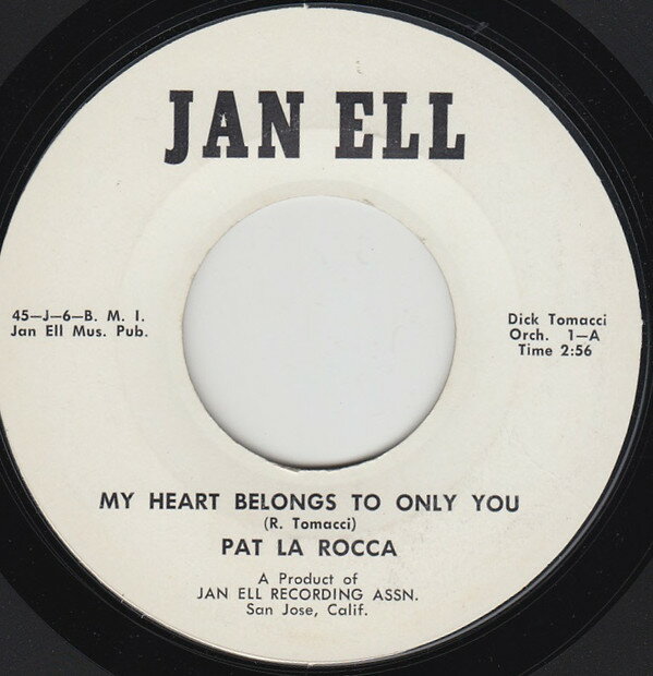 ・アーティスト Pat La Rocca ・タイトル My Heart Belongs To You ・レーベル Jan Ell 45J6 ・フォーマット 7インチレコード ・コンディション(盤) 良い (VG+) ・コンディション(ジャケット) プレインカバー（元ジャケット／カバー無し） ・コンディション(帯) オビなし ・特記事項 サンプル画像です。実際の商品の画像ではありません 商品写真はバーコード/カタログ番号に対応したサンプル画像ですので、お送りする商品の画像ではありません。帯やライナーなどの付属品は、特記事項に記載されている場合のみ含まれます。プロモやカラーレコードなどの仕様についても、該当する場合のみ特記事項に記載しています。 【ご購入前に必ずご確認ください】 ・本店サイト(www.recordcity.jp)とは価格、送料が違います ・本店サイト、その他支店のオーダーとは同梱発送できません ・別倉庫から発送しているため、店頭受け渡しは対応しておりません ・一部商品は他の通販サイトでも販売しているため、ご注文のタイミングによっては商品のご用意ができない場合がございます。 ・土日祝日はお休みです 金曜・祝前日9時以降のご連絡またはご入金は、返答または発送が週明け・祝日明けに順次対応となります。 ・ご購入後のキャンセル不可 ご購入後のキャンセルはいかなる理由においてもお受けできません。ご了承の上、ご購入くださいませ。 ・日本郵便(ゆうパック/ゆうメール)によるお届けになります。 ・中古品であることをご理解ください 当ストアではお客様よりお譲りいただいた中古商品を主に販売しております。中古品であることをご理解の上ご購入ください。また、一部商品はRecordCityオンラインストアで試聴可能です。 ・返品について お客様のご都合による返品は一切承っておりません。 表記の内容と実際の商品に相違がある場合、また針飛び等で返品・返金をご希望される場合は、商品の到着後1週間以内にご連絡ください。商品の返送をこちらで確認後、キャンセル・返金を行います。 コンディションVG以下の商品は返品できません。プレイに影響のない表面のこすれ傷、プレス起因のノイズ盤は返品の対象外です。 【コンディション表記】 ・ほぼ新品(M-)(Like New) 完全な新品。未使用。当店ではほぼ使用しません ・非常に良い(EX)(Excellent) 中古盤として美品な状態。わずかな経年を感じるものの傷みを感じさせない、当店基準で最高の状態 ・良い(VG+)(Very Good Plus) 丁寧に扱われた中古品で、軽い使用感がみられる。 ・可(VG)(Acceptable) 使い込まれた中古品で、「良い」よりもさらに使用感がみられる。 ・悪い(VG-)(Bad) 状態が悪いアイテム。使用の保障はなく、再生不可、針飛び、目立つノイズがあるかもしれない。状態によるクレーム不可。返品不可。 ・非常に悪い(G)(Very Bad) 「悪い」よりさらに状態が悪いアイテム。使用の保障はなく、再生不可、針飛び、目立つノイズがあるかもしれない。状態によるクレーム不可。返品不可。 ・ジャンク(Fair)(Junk/Fair) 割れている、反っている、水ダメージがある、カビ、ジャケットが分離している、ひどい書き込み、ひどい擦れなど最低の状態。使用の保障はなく、再生不可、針飛び、目立つノイズがあるかもしれない。状態によるクレーム不可。返品不可。 ・ジャンク(Poor)(Junk/Poor) 割れている、反っている、水ダメージがある、カビ、ジャケットが分離している、ひどい書き込み、ひどい擦れなど最低の状態。使用の保障はなく、再生不可、針飛び、目立つノイズがあるかもしれない。状態によるクレーム不可。返品不可。