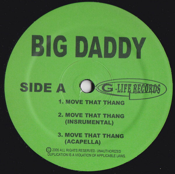 ・アーティスト Big DADDY ・タイトル Move That Thang ・レーベル・型番 G-LIFE NONE ・フォーマット 12インチレコード ・コンディション(盤) 良い (VG+) ・コンディション(ジャケット) プレインカバー（元ジャケット／カバー無し） ・コンディション(帯) オビなし ・特記事項 【盤に薄い跡】 サンプル画像です。実際の商品の画像ではありません 商品写真はバーコード/カタログ番号に対応したサンプル画像ですので、お送りする商品の画像ではありません。帯やライナーなどの付属品は、特記事項に記載されている場合のみ含まれます。プロモやカラーレコードなどの仕様についても、該当する場合のみ特記事項に記載しています。 【ご購入前に必ずご確認ください】 ・本店サイト(www.recordcity.jp)とは価格、送料が違います ・本店サイト、その他支店のオーダーとは同梱発送できません ・注文確定後に別の注文を頂いた場合、注文同士の同梱は致しかねます。 ・別倉庫から発送しているため、店頭受け渡しは対応しておりません ・一部商品は他の通販サイトでも販売しているため、ご注文のタイミングによっては商品のご用意ができない場合がございます。 ・土日祝日はお休みです 金曜・祝前日9時以降のご連絡またはご入金は、返答または発送が週明け・祝日明けに順次対応となります。 ・ご購入後のキャンセル不可 ご購入後のキャンセルはいかなる理由においてもお受けできません。ご了承の上、ご購入くださいませ。 ・日本郵便(ゆうパック/ゆうメール)によるお届けになります。 ・中古品であることをご理解ください 当ストアでは中古商品を主に販売しております。中古品であることをご理解の上ご購入ください。また、一部商品はRecordCityオンラインストアで試聴可能です。 ・返品について お客様のご都合による返品は一切承っておりません。 表記の内容と実際の商品に相違がある場合、また針飛び等で返品・返金をご希望される場合は、商品の到着後1週間以内にご連絡ください。商品の返送をこちらで確認後、キャンセル・返金を行います。 コンディションVG以下の商品は返品できません。プレイに影響のない表面のこすれ傷、プレス起因のノイズ盤は返品の対象外です。 【コンディション表記】 ・ほぼ新品(M-)(Like New) 完全な新品。未使用。当店ではほぼ使用しません ・非常に良い(EX)(Excellent) 中古盤として美品な状態。わずかな経年を感じるものの傷みを感じさせない、当店基準で最高の状態 ・良い(VG+)(Very Good Plus) 丁寧に扱われた中古品で、軽い使用感がみられる。 ・可(VG)(Acceptable) 使い込まれた中古品で、「良い」よりもさらに使用感がみられる。 ・悪い(VG-)(Bad) 状態が悪いアイテム。使用の保障はなく、再生不可、針飛び、目立つノイズがあるかもしれない。状態によるクレーム不可。返品不可。 ・非常に悪い(G)(Very Bad) 「悪い」よりさらに状態が悪いアイテム。使用の保障はなく、再生不可、針飛び、目立つノイズがあるかもしれない。状態によるクレーム不可。返品不可。 ・ジャンク(Fair)(Junk/Fair) 割れている、反っている、水ダメージがある、カビ、ジャケットが分離している、ひどい書き込み、ひどい擦れなど最低の状態。使用の保障はなく、再生不可、針飛び、目立つノイズがあるかもしれない。状態によるクレーム不可。返品不可。 ・ジャンク(Poor)(Junk/Poor) 割れている、反っている、水ダメージがある、カビ、ジャケットが分離している、ひどい書き込み、ひどい擦れなど最低の状態。使用の保障はなく、再生不可、針飛び、目立つノイズがあるかもしれない。状態によるクレーム不可。返品不可。
