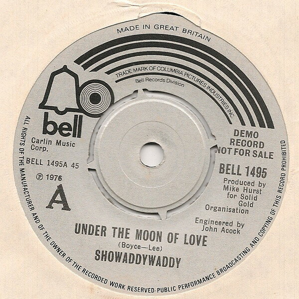 ・アーティスト Showaddywaddy ・タイトル Under The Moon Of Love ・レーベル・型番 Bell Records BELL1495PROMO ・フォーマット 7インチレコード ・コンディション(盤) 良い (VG+) ・コンディション(ジャケット) プレインカバー（元ジャケット／カバー無し） ・コンディション(帯) オビなし ・特記事項 【プロモ盤】 【レーベルにシール付着】【プロモ印刷レーベル】 サンプル画像です。実際の商品の画像ではありません 商品写真はバーコード/カタログ番号に対応したサンプル画像ですので、お送りする商品の画像ではありません。帯やライナーなどの付属品は、特記事項に記載されている場合のみ含まれます。プロモやカラーレコードなどの仕様についても、該当する場合のみ特記事項に記載しています。 【ご購入前に必ずご確認ください】 ・本店サイト(www.recordcity.jp)とは価格、送料が違います ・本店サイト、その他支店のオーダーとは同梱発送できません ・注文確定後に別の注文を頂いた場合、注文同士の同梱は致しかねます。 ・別倉庫から発送しているため、店頭受け渡しは対応しておりません ・一部商品は他の通販サイトでも販売しているため、ご注文のタイミングによっては商品のご用意ができない場合がございます。 ・土日祝日はお休みです 金曜・祝前日9時以降のご連絡またはご入金は、返答または発送が週明け・祝日明けに順次対応となります。 ・ご購入後のキャンセル不可 ご購入後のキャンセルはいかなる理由においてもお受けできません。ご了承の上、ご購入くださいませ。 ・日本郵便(ゆうパック/ゆうメール)によるお届けになります。 ・中古品であることをご理解ください 当ストアでは中古商品を主に販売しております。中古品であることをご理解の上ご購入ください。また、一部商品はRecordCityオンラインストアで試聴可能です。 ・返品について お客様のご都合による返品は一切承っておりません。 表記の内容と実際の商品に相違がある場合、また針飛び等で返品・返金をご希望される場合は、商品の到着後1週間以内にご連絡ください。商品の返送をこちらで確認後、キャンセル・返金を行います。 コンディションVG以下の商品は返品できません。プレイに影響のない表面のこすれ傷、プレス起因のノイズ盤は返品の対象外です。 【コンディション表記】 ・ほぼ新品(M-)(Like New) 完全な新品。未使用。当店ではほぼ使用しません ・非常に良い(EX)(Excellent) 中古盤として美品な状態。わずかな経年を感じるものの傷みを感じさせない、当店基準で最高の状態 ・良い(VG+)(Very Good Plus) 丁寧に扱われた中古品で、軽い使用感がみられる。 ・可(VG)(Acceptable) 使い込まれた中古品で、「良い」よりもさらに使用感がみられる。 ・悪い(VG-)(Bad) 状態が悪いアイテム。使用の保障はなく、再生不可、針飛び、目立つノイズがあるかもしれない。状態によるクレーム不可。返品不可。 ・非常に悪い(G)(Very Bad) 「悪い」よりさらに状態が悪いアイテム。使用の保障はなく、再生不可、針飛び、目立つノイズがあるかもしれない。状態によるクレーム不可。返品不可。 ・ジャンク(Fair)(Junk/Fair) 割れている、反っている、水ダメージがある、カビ、ジャケットが分離している、ひどい書き込み、ひどい擦れなど最低の状態。使用の保障はなく、再生不可、針飛び、目立つノイズがあるかもしれない。状態によるクレーム不可。返品不可。 ・ジャンク(Poor)(Junk/Poor) 割れている、反っている、水ダメージがある、カビ、ジャケットが分離している、ひどい書き込み、ひどい擦れなど最低の状態。使用の保障はなく、再生不可、針飛び、目立つノイズがあるかもしれない。状態によるクレーム不可。返品不可。