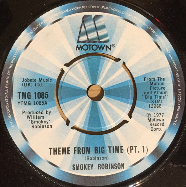 ・アーティスト Smokey Robinson ・タイトル Theme From Big Time ・レーベル・型番 Motown TMG1085 ・フォーマット 7インチレコード ・コンディション(盤) 非常に良い(EX) ・コンディション(ジャケット) プレインカバー（元ジャケット／カバー無し） ・コンディション(帯) オビなし ・特記事項 【カバー折れ/しわ】【company sleeve】 サンプル画像です。実際の商品の画像ではありません 商品写真はバーコード/カタログ番号に対応したサンプル画像ですので、お送りする商品の画像ではありません。帯やライナーなどの付属品は、特記事項に記載されている場合のみ含まれます。プロモやカラーレコードなどの仕様についても、該当する場合のみ特記事項に記載しています。 【ご購入前に必ずご確認ください】 ・本店サイト(www.recordcity.jp)とは価格、送料が違います ・本店サイト、その他支店のオーダーとは同梱発送できません ・注文確定後に別の注文を頂いた場合、注文同士の同梱は致しかねます。 ・別倉庫から発送しているため、店頭受け渡しは対応しておりません ・一部商品は他の通販サイトでも販売しているため、ご注文のタイミングによっては商品のご用意ができない場合がございます。 ・土日祝日はお休みです 金曜・祝前日9時以降のご連絡またはご入金は、返答または発送が週明け・祝日明けに順次対応となります。 ・ご購入後のキャンセル不可 ご購入後のキャンセルはいかなる理由においてもお受けできません。ご了承の上、ご購入くださいませ。 ・日本郵便(ゆうパック/ゆうメール)によるお届けになります。 ・中古品であることをご理解ください 当ストアでは中古商品を主に販売しております。中古品であることをご理解の上ご購入ください。また、一部商品はRecordCityオンラインストアで試聴可能です。 ・返品について お客様のご都合による返品は一切承っておりません。 表記の内容と実際の商品に相違がある場合、また針飛び等で返品・返金をご希望される場合は、商品の到着後1週間以内にご連絡ください。商品の返送をこちらで確認後、キャンセル・返金を行います。 コンディションVG以下の商品は返品できません。プレイに影響のない表面のこすれ傷、プレス起因のノイズ盤は返品の対象外です。 【コンディション表記】 ・ほぼ新品(M-)(Like New) 完全な新品。未使用。当店ではほぼ使用しません ・非常に良い(EX)(Excellent) 中古盤として美品な状態。わずかな経年を感じるものの傷みを感じさせない、当店基準で最高の状態 ・良い(VG+)(Very Good Plus) 丁寧に扱われた中古品で、軽い使用感がみられる。 ・可(VG)(Acceptable) 使い込まれた中古品で、「良い」よりもさらに使用感がみられる。 ・悪い(VG-)(Bad) 状態が悪いアイテム。使用の保障はなく、再生不可、針飛び、目立つノイズがあるかもしれない。状態によるクレーム不可。返品不可。 ・非常に悪い(G)(Very Bad) 「悪い」よりさらに状態が悪いアイテム。使用の保障はなく、再生不可、針飛び、目立つノイズがあるかもしれない。状態によるクレーム不可。返品不可。 ・ジャンク(Fair)(Junk/Fair) 割れている、反っている、水ダメージがある、カビ、ジャケットが分離している、ひどい書き込み、ひどい擦れなど最低の状態。使用の保障はなく、再生不可、針飛び、目立つノイズがあるかもしれない。状態によるクレーム不可。返品不可。 ・ジャンク(Poor)(Junk/Poor) 割れている、反っている、水ダメージがある、カビ、ジャケットが分離している、ひどい書き込み、ひどい擦れなど最低の状態。使用の保障はなく、再生不可、針飛び、目立つノイズがあるかもしれない。状態によるクレーム不可。返品不可。