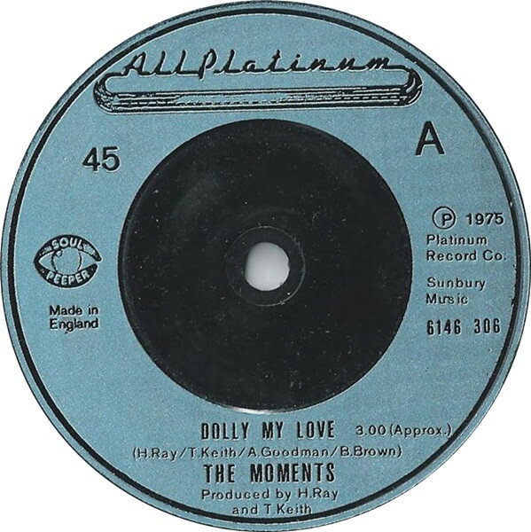 ・アーティスト Moments ・タイトル Dolly My Love ・レーベル・型番 All Platinum 6146306 ・フォーマット 7インチレコード ・コンディション(盤) 良い (VG+) ・コンディション(ジャケット) プレインカバー（元ジャケット／カバー無し） ・コンディション(帯) オビなし ・特記事項 サンプル画像です。実際の商品の画像ではありません 商品写真はバーコード/カタログ番号に対応したサンプル画像ですので、お送りする商品の画像ではありません。帯やライナーなどの付属品は、特記事項に記載されている場合のみ含まれます。プロモやカラーレコードなどの仕様についても、該当する場合のみ特記事項に記載しています。 【ご購入前に必ずご確認ください】 ・本店サイト(www.recordcity.jp)とは価格、送料が違います ・本店サイト、その他支店のオーダーとは同梱発送できません ・注文確定後に別の注文を頂いた場合、注文同士の同梱は致しかねます。 ・別倉庫から発送しているため、店頭受け渡しは対応しておりません ・一部商品は他の通販サイトでも販売しているため、ご注文のタイミングによっては商品のご用意ができない場合がございます。 ・土日祝日はお休みです 金曜・祝前日9時以降のご連絡またはご入金は、返答または発送が週明け・祝日明けに順次対応となります。 ・ご購入後のキャンセル不可 ご購入後のキャンセルはいかなる理由においてもお受けできません。ご了承の上、ご購入くださいませ。 ・日本郵便(ゆうパック/ゆうメール)によるお届けになります。 ・中古品であることをご理解ください 当ストアでは中古商品を主に販売しております。中古品であることをご理解の上ご購入ください。また、一部商品はRecordCityオンラインストアで試聴可能です。 ・返品について お客様のご都合による返品は一切承っておりません。 表記の内容と実際の商品に相違がある場合、また針飛び等で返品・返金をご希望される場合は、商品の到着後1週間以内にご連絡ください。商品の返送をこちらで確認後、キャンセル・返金を行います。 コンディションVG以下の商品は返品できません。プレイに影響のない表面のこすれ傷、プレス起因のノイズ盤は返品の対象外です。 【コンディション表記】 ・ほぼ新品(M-)(Like New) 完全な新品。未使用。当店ではほぼ使用しません ・非常に良い(EX)(Excellent) 中古盤として美品な状態。わずかな経年を感じるものの傷みを感じさせない、当店基準で最高の状態 ・良い(VG+)(Very Good Plus) 丁寧に扱われた中古品で、軽い使用感がみられる。 ・可(VG)(Acceptable) 使い込まれた中古品で、「良い」よりもさらに使用感がみられる。 ・悪い(VG-)(Bad) 状態が悪いアイテム。使用の保障はなく、再生不可、針飛び、目立つノイズがあるかもしれない。状態によるクレーム不可。返品不可。 ・非常に悪い(G)(Very Bad) 「悪い」よりさらに状態が悪いアイテム。使用の保障はなく、再生不可、針飛び、目立つノイズがあるかもしれない。状態によるクレーム不可。返品不可。 ・ジャンク(Fair)(Junk/Fair) 割れている、反っている、水ダメージがある、カビ、ジャケットが分離している、ひどい書き込み、ひどい擦れなど最低の状態。使用の保障はなく、再生不可、針飛び、目立つノイズがあるかもしれない。状態によるクレーム不可。返品不可。 ・ジャンク(Poor)(Junk/Poor) 割れている、反っている、水ダメージがある、カビ、ジャケットが分離している、ひどい書き込み、ひどい擦れなど最低の状態。使用の保障はなく、再生不可、針飛び、目立つノイズがあるかもしれない。状態によるクレーム不可。返品不可。