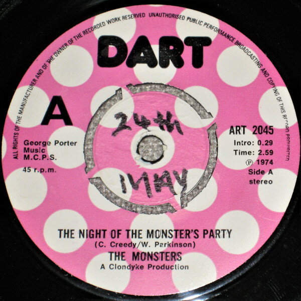 ・アーティスト Monsters ・タイトル The Night Of The Monster's Party ・レーベル・型番 DART ART2045 ・フォーマット 7インチレコード ・コンディション(盤) ほぼ新品 (M-) ・コンディション(ジャケット) プレインカバー（元ジャケット／カバー無し） ・コンディション(帯) オビなし ・特記事項 サンプル画像です。実際の商品の画像ではありません 商品写真はバーコード/カタログ番号に対応したサンプル画像ですので、お送りする商品の画像ではありません。帯やライナーなどの付属品は、特記事項に記載されている場合のみ含まれます。プロモやカラーレコードなどの仕様についても、該当する場合のみ特記事項に記載しています。 【ご購入前に必ずご確認ください】 ・本店サイト(www.recordcity.jp)とは価格、送料が違います ・本店サイト、その他支店のオーダーとは同梱発送できません ・注文確定後に別の注文を頂いた場合、注文同士の同梱は致しかねます。 ・別倉庫から発送しているため、店頭受け渡しは対応しておりません ・一部商品は他の通販サイトでも販売しているため、ご注文のタイミングによっては商品のご用意ができない場合がございます。 ・土日祝日はお休みです 金曜・祝前日9時以降のご連絡またはご入金は、返答または発送が週明け・祝日明けに順次対応となります。 ・ご購入後のキャンセル不可 ご購入後のキャンセルはいかなる理由においてもお受けできません。ご了承の上、ご購入くださいませ。 ・日本郵便(ゆうパック/ゆうメール)によるお届けになります。 ・中古品であることをご理解ください 当ストアでは中古商品を主に販売しております。中古品であることをご理解の上ご購入ください。また、一部商品はRecordCityオンラインストアで試聴可能です。 ・返品について お客様のご都合による返品は一切承っておりません。 表記の内容と実際の商品に相違がある場合、また針飛び等で返品・返金をご希望される場合は、商品の到着後1週間以内にご連絡ください。商品の返送をこちらで確認後、キャンセル・返金を行います。 コンディションVG以下の商品は返品できません。プレイに影響のない表面のこすれ傷、プレス起因のノイズ盤は返品の対象外です。 【コンディション表記】 ・ほぼ新品(M-)(Like New) 完全な新品。未使用。当店ではほぼ使用しません ・非常に良い(EX)(Excellent) 中古盤として美品な状態。わずかな経年を感じるものの傷みを感じさせない、当店基準で最高の状態 ・良い(VG+)(Very Good Plus) 丁寧に扱われた中古品で、軽い使用感がみられる。 ・可(VG)(Acceptable) 使い込まれた中古品で、「良い」よりもさらに使用感がみられる。 ・悪い(VG-)(Bad) 状態が悪いアイテム。使用の保障はなく、再生不可、針飛び、目立つノイズがあるかもしれない。状態によるクレーム不可。返品不可。 ・非常に悪い(G)(Very Bad) 「悪い」よりさらに状態が悪いアイテム。使用の保障はなく、再生不可、針飛び、目立つノイズがあるかもしれない。状態によるクレーム不可。返品不可。 ・ジャンク(Fair)(Junk/Fair) 割れている、反っている、水ダメージがある、カビ、ジャケットが分離している、ひどい書き込み、ひどい擦れなど最低の状態。使用の保障はなく、再生不可、針飛び、目立つノイズがあるかもしれない。状態によるクレーム不可。返品不可。 ・ジャンク(Poor)(Junk/Poor) 割れている、反っている、水ダメージがある、カビ、ジャケットが分離している、ひどい書き込み、ひどい擦れなど最低の状態。使用の保障はなく、再生不可、針飛び、目立つノイズがあるかもしれない。状態によるクレーム不可。返品不可。
