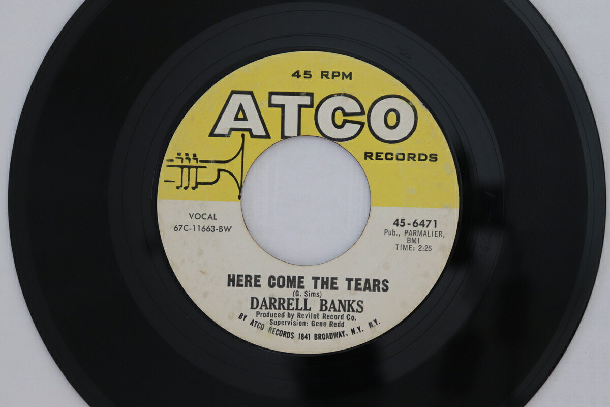・アーティスト Darrell Banks ・タイトル Here Come The Tears / I've Got That Feelin' ・レーベル・型番 ATCO Records 456471 ・フォーマット 7インチレコード ・コンディション(盤) 良い (VG+) ・コンディション(ジャケット) ・コンディション(帯) オビなし ・特記事項 【レーベルに染み】【盤に小さいキズ】【盤に短いヘアライン】 実際に発送される商品の画像です 【ご購入前に必ずご確認ください】 ・本店サイト(www.recordcity.jp)とは価格、送料が違います ・本店サイト、その他支店のオーダーとは同梱発送できません ・注文確定後に別の注文を頂いた場合、注文同士の同梱は致しかねます。 ・別倉庫から発送しているため、店頭受け渡しは対応しておりません ・一部商品は他の通販サイトでも販売しているため、ご注文のタイミングによっては商品のご用意ができない場合がございます。 ・土日祝日はお休みです 金曜・祝前日9時以降のご連絡またはご入金は、返答または発送が週明け・祝日明けに順次対応となります。 ・ご購入後のキャンセル不可 ご購入後のキャンセルはいかなる理由においてもお受けできません。ご了承の上、ご購入くださいませ。 ・日本郵便(ゆうパック/ゆうメール)によるお届けになります。 ・中古品であることをご理解ください 当ストアでは中古商品を主に販売しております。中古品であることをご理解の上ご購入ください。また、一部商品はRecordCityオンラインストアで試聴可能です。 ・返品について お客様のご都合による返品は一切承っておりません。 表記の内容と実際の商品に相違がある場合、また針飛び等で返品・返金をご希望される場合は、商品の到着後1週間以内にご連絡ください。商品の返送をこちらで確認後、キャンセル・返金を行います。 コンディションVG以下の商品は返品できません。プレイに影響のない表面のこすれ傷、プレス起因のノイズ盤は返品の対象外です。 【コンディション表記】 ・ほぼ新品(M-)(Like New) 完全な新品。未使用。当店ではほぼ使用しません ・非常に良い(EX)(Excellent) 中古盤として美品な状態。わずかな経年を感じるものの傷みを感じさせない、当店基準で最高の状態 ・良い(VG+)(Very Good Plus) 丁寧に扱われた中古品で、軽い使用感がみられる。 ・可(VG)(Acceptable) 使い込まれた中古品で、「良い」よりもさらに使用感がみられる。 ・悪い(VG-)(Bad) 状態が悪いアイテム。使用の保障はなく、再生不可、針飛び、目立つノイズがあるかもしれない。状態によるクレーム不可。返品不可。 ・非常に悪い(G)(Very Bad) 「悪い」よりさらに状態が悪いアイテム。使用の保障はなく、再生不可、針飛び、目立つノイズがあるかもしれない。状態によるクレーム不可。返品不可。 ・ジャンク(Fair)(Junk/Fair) 割れている、反っている、水ダメージがある、カビ、ジャケットが分離している、ひどい書き込み、ひどい擦れなど最低の状態。使用の保障はなく、再生不可、針飛び、目立つノイズがあるかもしれない。状態によるクレーム不可。返品不可。 ・ジャンク(Poor)(Junk/Poor) 割れている、反っている、水ダメージがある、カビ、ジャケットが分離している、ひどい書き込み、ひどい擦れなど最低の状態。使用の保障はなく、再生不可、針飛び、目立つノイズがあるかもしれない。状態によるクレーム不可。返品不可。