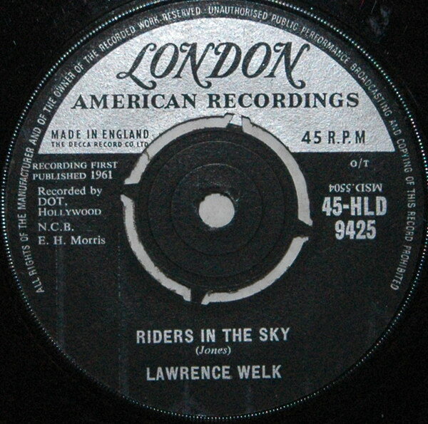 ・アーティスト Lawrence Welk ・タイトル Riders In The Sky ・レーベル・型番 London Records 45HLD9425 ・フォーマット 7インチレコード ・コンディション(盤) 良い (VG+) ・コンディション(ジャケット) プレインカバー（元ジャケット／カバー無し） ・コンディション(帯) オビなし ・特記事項 【盤に浅い跡】 サンプル画像です。実際の商品の画像ではありません 商品写真はバーコード/カタログ番号に対応したサンプル画像ですので、お送りする商品の画像ではありません。帯やライナーなどの付属品は、特記事項に記載されている場合のみ含まれます。プロモやカラーレコードなどの仕様についても、該当する場合のみ特記事項に記載しています。 【ご購入前に必ずご確認ください】 ・本店サイト(www.recordcity.jp)とは価格、送料が違います ・本店サイト、その他支店のオーダーとは同梱発送できません ・注文確定後に別の注文を頂いた場合、注文同士の同梱は致しかねます。 ・別倉庫から発送しているため、店頭受け渡しは対応しておりません ・一部商品は他の通販サイトでも販売しているため、ご注文のタイミングによっては商品のご用意ができない場合がございます。 ・土日祝日はお休みです 金曜・祝前日9時以降のご連絡またはご入金は、返答または発送が週明け・祝日明けに順次対応となります。 ・ご購入後のキャンセル不可 ご購入後のキャンセルはいかなる理由においてもお受けできません。ご了承の上、ご購入くださいませ。 ・日本郵便(ゆうパック/ゆうメール)によるお届けになります。 ・中古品であることをご理解ください 当ストアでは中古商品を主に販売しております。中古品であることをご理解の上ご購入ください。また、一部商品はRecordCityオンラインストアで試聴可能です。 ・返品について お客様のご都合による返品は一切承っておりません。 表記の内容と実際の商品に相違がある場合、また針飛び等で返品・返金をご希望される場合は、商品の到着後1週間以内にご連絡ください。商品の返送をこちらで確認後、キャンセル・返金を行います。 コンディションVG以下の商品は返品できません。プレイに影響のない表面のこすれ傷、プレス起因のノイズ盤は返品の対象外です。 【コンディション表記】 ・ほぼ新品(M-)(Like New) 完全な新品。未使用。当店ではほぼ使用しません ・非常に良い(EX)(Excellent) 中古盤として美品な状態。わずかな経年を感じるものの傷みを感じさせない、当店基準で最高の状態 ・良い(VG+)(Very Good Plus) 丁寧に扱われた中古品で、軽い使用感がみられる。 ・可(VG)(Acceptable) 使い込まれた中古品で、「良い」よりもさらに使用感がみられる。 ・悪い(VG-)(Bad) 状態が悪いアイテム。使用の保障はなく、再生不可、針飛び、目立つノイズがあるかもしれない。状態によるクレーム不可。返品不可。 ・非常に悪い(G)(Very Bad) 「悪い」よりさらに状態が悪いアイテム。使用の保障はなく、再生不可、針飛び、目立つノイズがあるかもしれない。状態によるクレーム不可。返品不可。 ・ジャンク(Fair)(Junk/Fair) 割れている、反っている、水ダメージがある、カビ、ジャケットが分離している、ひどい書き込み、ひどい擦れなど最低の状態。使用の保障はなく、再生不可、針飛び、目立つノイズがあるかもしれない。状態によるクレーム不可。返品不可。 ・ジャンク(Poor)(Junk/Poor) 割れている、反っている、水ダメージがある、カビ、ジャケットが分離している、ひどい書き込み、ひどい擦れなど最低の状態。使用の保障はなく、再生不可、針飛び、目立つノイズがあるかもしれない。状態によるクレーム不可。返品不可。