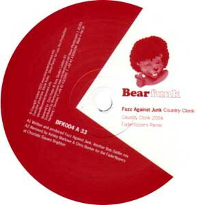 ・アーティスト Fuzz Against Junk ・タイトル Country Clonk ・レーベル・型番 Bear Funk BFK004 ・フォーマット 12インチレコード ・コンディション(盤) 良い (VG+) ・コンディション(ジャケット) 良い (VG+) ・コンディション(帯) オビなし ・特記事項 サンプル画像です。実際の商品の画像ではありません 商品写真はバーコード/カタログ番号に対応したサンプル画像ですので、お送りする商品の画像ではありません。帯やライナーなどの付属品は、特記事項に記載されている場合のみ含まれます。プロモやカラーレコードなどの仕様についても、該当する場合のみ特記事項に記載しています。 【ご購入前に必ずご確認ください】 ・本店サイト(www.recordcity.jp)とは価格、送料が違います ・本店サイト、その他支店のオーダーとは同梱発送できません ・注文確定後に別の注文を頂いた場合、注文同士の同梱は致しかねます。 ・別倉庫から発送しているため、店頭受け渡しは対応しておりません ・一部商品は他の通販サイトでも販売しているため、ご注文のタイミングによっては商品のご用意ができない場合がございます。 ・土日祝日はお休みです 金曜・祝前日9時以降のご連絡またはご入金は、返答または発送が週明け・祝日明けに順次対応となります。 ・ご購入後のキャンセル不可 ご購入後のキャンセルはいかなる理由においてもお受けできません。ご了承の上、ご購入くださいませ。 ・日本郵便(ゆうパック/ゆうメール)によるお届けになります。 ・中古品であることをご理解ください 当ストアでは中古商品を主に販売しております。中古品であることをご理解の上ご購入ください。また、一部商品はRecordCityオンラインストアで試聴可能です。 ・返品について お客様のご都合による返品は一切承っておりません。 表記の内容と実際の商品に相違がある場合、また針飛び等で返品・返金をご希望される場合は、商品の到着後1週間以内にご連絡ください。商品の返送をこちらで確認後、キャンセル・返金を行います。 コンディションVG以下の商品は返品できません。プレイに影響のない表面のこすれ傷、プレス起因のノイズ盤は返品の対象外です。 【コンディション表記】 ・ほぼ新品(M-)(Like New) 完全な新品。未使用。当店ではほぼ使用しません ・非常に良い(EX)(Excellent) 中古盤として美品な状態。わずかな経年を感じるものの傷みを感じさせない、当店基準で最高の状態 ・良い(VG+)(Very Good Plus) 丁寧に扱われた中古品で、軽い使用感がみられる。 ・可(VG)(Acceptable) 使い込まれた中古品で、「良い」よりもさらに使用感がみられる。 ・悪い(VG-)(Bad) 状態が悪いアイテム。使用の保障はなく、再生不可、針飛び、目立つノイズがあるかもしれない。状態によるクレーム不可。返品不可。 ・非常に悪い(G)(Very Bad) 「悪い」よりさらに状態が悪いアイテム。使用の保障はなく、再生不可、針飛び、目立つノイズがあるかもしれない。状態によるクレーム不可。返品不可。 ・ジャンク(Fair)(Junk/Fair) 割れている、反っている、水ダメージがある、カビ、ジャケットが分離している、ひどい書き込み、ひどい擦れなど最低の状態。使用の保障はなく、再生不可、針飛び、目立つノイズがあるかもしれない。状態によるクレーム不可。返品不可。 ・ジャンク(Poor)(Junk/Poor) 割れている、反っている、水ダメージがある、カビ、ジャケットが分離している、ひどい書き込み、ひどい擦れなど最低の状態。使用の保障はなく、再生不可、針飛び、目立つノイズがあるかもしれない。状態によるクレーム不可。返品不可。