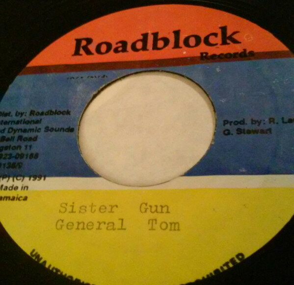 ・アーティスト General Tom ・タイトル Sister Gun ・レーベル・型番 Roadblock Records NONE ・フォーマット 7インチレコード ・コンディション(盤) 良い (VG+) ・コンディション(ジャケット) ・コンディション(帯) オビなし ・特記事項 サンプル画像です。実際の商品の画像ではありません 商品写真はバーコード/カタログ番号に対応したサンプル画像ですので、お送りする商品の画像ではありません。帯やライナーなどの付属品は、特記事項に記載されている場合のみ含まれます。プロモやカラーレコードなどの仕様についても、該当する場合のみ特記事項に記載しています。 【ご購入前に必ずご確認ください】 ・本店サイト(www.recordcity.jp)とは価格、送料が違います ・本店サイト、その他支店のオーダーとは同梱発送できません ・注文確定後に別の注文を頂いた場合、注文同士の同梱は致しかねます。 ・別倉庫から発送しているため、店頭受け渡しは対応しておりません ・一部商品は他の通販サイトでも販売しているため、ご注文のタイミングによっては商品のご用意ができない場合がございます。 ・土日祝日はお休みです 金曜・祝前日9時以降のご連絡またはご入金は、返答または発送が週明け・祝日明けに順次対応となります。 ・ご購入後のキャンセル不可 ご購入後のキャンセルはいかなる理由においてもお受けできません。ご了承の上、ご購入くださいませ。 ・日本郵便(ゆうパック/ゆうメール)によるお届けになります。 ・中古品であることをご理解ください 当ストアでは中古商品を主に販売しております。中古品であることをご理解の上ご購入ください。また、一部商品はRecordCityオンラインストアで試聴可能です。 ・返品について お客様のご都合による返品は一切承っておりません。 表記の内容と実際の商品に相違がある場合、また針飛び等で返品・返金をご希望される場合は、商品の到着後1週間以内にご連絡ください。商品の返送をこちらで確認後、キャンセル・返金を行います。 コンディションVG以下の商品は返品できません。プレイに影響のない表面のこすれ傷、プレス起因のノイズ盤は返品の対象外です。 【コンディション表記】 ・ほぼ新品(M-)(Like New) 完全な新品。未使用。当店ではほぼ使用しません ・非常に良い(EX)(Excellent) 中古盤として美品な状態。わずかな経年を感じるものの傷みを感じさせない、当店基準で最高の状態 ・良い(VG+)(Very Good Plus) 丁寧に扱われた中古品で、軽い使用感がみられる。 ・可(VG)(Acceptable) 使い込まれた中古品で、「良い」よりもさらに使用感がみられる。 ・悪い(VG-)(Bad) 状態が悪いアイテム。使用の保障はなく、再生不可、針飛び、目立つノイズがあるかもしれない。状態によるクレーム不可。返品不可。 ・非常に悪い(G)(Very Bad) 「悪い」よりさらに状態が悪いアイテム。使用の保障はなく、再生不可、針飛び、目立つノイズがあるかもしれない。状態によるクレーム不可。返品不可。 ・ジャンク(Fair)(Junk/Fair) 割れている、反っている、水ダメージがある、カビ、ジャケットが分離している、ひどい書き込み、ひどい擦れなど最低の状態。使用の保障はなく、再生不可、針飛び、目立つノイズがあるかもしれない。状態によるクレーム不可。返品不可。 ・ジャンク(Poor)(Junk/Poor) 割れている、反っている、水ダメージがある、カビ、ジャケットが分離している、ひどい書き込み、ひどい擦れなど最低の状態。使用の保障はなく、再生不可、針飛び、目立つノイズがあるかもしれない。状態によるクレーム不可。返品不可。