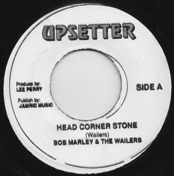 ・アーティスト Bob Marley & The Wailers ・タイトル Head Corner Stone / All In One ・レーベル・型番 Upsetter NONE ・フォーマット 7インチレコード ・コンディション(盤) 可 (VG) ・コンディション(ジャケット) ・コンディション(帯) オビなし ・特記事項 【盤に変色】 サンプル画像です。実際の商品の画像ではありません 商品写真はバーコード/カタログ番号に対応したサンプル画像ですので、お送りする商品の画像ではありません。帯やライナーなどの付属品は、特記事項に記載されている場合のみ含まれます。プロモやカラーレコードなどの仕様についても、該当する場合のみ特記事項に記載しています。 【ご購入前に必ずご確認ください】 ・本店サイト(www.recordcity.jp)とは価格、送料が違います ・本店サイト、その他支店のオーダーとは同梱発送できません ・注文確定後に別の注文を頂いた場合、注文同士の同梱は致しかねます。 ・別倉庫から発送しているため、店頭受け渡しは対応しておりません ・一部商品は他の通販サイトでも販売しているため、ご注文のタイミングによっては商品のご用意ができない場合がございます。 ・土日祝日はお休みです 金曜・祝前日9時以降のご連絡またはご入金は、返答または発送が週明け・祝日明けに順次対応となります。 ・ご購入後のキャンセル不可 ご購入後のキャンセルはいかなる理由においてもお受けできません。ご了承の上、ご購入くださいませ。 ・日本郵便(ゆうパック/ゆうメール)によるお届けになります。 ・中古品であることをご理解ください 当ストアでは中古商品を主に販売しております。中古品であることをご理解の上ご購入ください。また、一部商品はRecordCityオンラインストアで試聴可能です。 ・返品について お客様のご都合による返品は一切承っておりません。 表記の内容と実際の商品に相違がある場合、また針飛び等で返品・返金をご希望される場合は、商品の到着後1週間以内にご連絡ください。商品の返送をこちらで確認後、キャンセル・返金を行います。 コンディションVG以下の商品は返品できません。プレイに影響のない表面のこすれ傷、プレス起因のノイズ盤は返品の対象外です。 【コンディション表記】 ・ほぼ新品(M-)(Like New) 完全な新品。未使用。当店ではほぼ使用しません ・非常に良い(EX)(Excellent) 中古盤として美品な状態。わずかな経年を感じるものの傷みを感じさせない、当店基準で最高の状態 ・良い(VG+)(Very Good Plus) 丁寧に扱われた中古品で、軽い使用感がみられる。 ・可(VG)(Acceptable) 使い込まれた中古品で、「良い」よりもさらに使用感がみられる。 ・悪い(VG-)(Bad) 状態が悪いアイテム。使用の保障はなく、再生不可、針飛び、目立つノイズがあるかもしれない。状態によるクレーム不可。返品不可。 ・非常に悪い(G)(Very Bad) 「悪い」よりさらに状態が悪いアイテム。使用の保障はなく、再生不可、針飛び、目立つノイズがあるかもしれない。状態によるクレーム不可。返品不可。 ・ジャンク(Fair)(Junk/Fair) 割れている、反っている、水ダメージがある、カビ、ジャケットが分離している、ひどい書き込み、ひどい擦れなど最低の状態。使用の保障はなく、再生不可、針飛び、目立つノイズがあるかもしれない。状態によるクレーム不可。返品不可。 ・ジャンク(Poor)(Junk/Poor) 割れている、反っている、水ダメージがある、カビ、ジャケットが分離している、ひどい書き込み、ひどい擦れなど最低の状態。使用の保障はなく、再生不可、針飛び、目立つノイズがあるかもしれない。状態によるクレーム不可。返品不可。