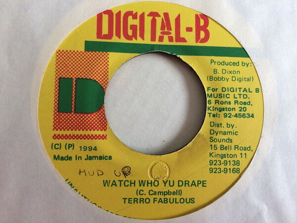 ・アーティスト Terror Fabulous ・タイトル Watch Who Yu Drape ・レーベル・型番 Digital-B NONE ・フォーマット 7インチレコード ・コンディション(盤) 良い (VG+) ・コンディション(ジャケット) ・コンディション(帯) オビなし ・特記事項 【EX/SEW B:VG 】 サンプル画像です。実際の商品の画像ではありません 商品写真はバーコード/カタログ番号に対応したサンプル画像ですので、お送りする商品の画像ではありません。帯やライナーなどの付属品は、特記事項に記載されている場合のみ含まれます。プロモやカラーレコードなどの仕様についても、該当する場合のみ特記事項に記載しています。 【ご購入前に必ずご確認ください】 ・本店サイト(www.recordcity.jp)とは価格、送料が違います ・本店サイト、その他支店のオーダーとは同梱発送できません ・注文確定後に別の注文を頂いた場合、注文同士の同梱は致しかねます。 ・別倉庫から発送しているため、店頭受け渡しは対応しておりません ・一部商品は他の通販サイトでも販売しているため、ご注文のタイミングによっては商品のご用意ができない場合がございます。 ・土日祝日はお休みです 金曜・祝前日9時以降のご連絡またはご入金は、返答または発送が週明け・祝日明けに順次対応となります。 ・ご購入後のキャンセル不可 ご購入後のキャンセルはいかなる理由においてもお受けできません。ご了承の上、ご購入くださいませ。 ・日本郵便(ゆうパック/ゆうメール)によるお届けになります。 ・中古品であることをご理解ください 当ストアでは中古商品を主に販売しております。中古品であることをご理解の上ご購入ください。また、一部商品はRecordCityオンラインストアで試聴可能です。 ・返品について お客様のご都合による返品は一切承っておりません。 表記の内容と実際の商品に相違がある場合、また針飛び等で返品・返金をご希望される場合は、商品の到着後1週間以内にご連絡ください。商品の返送をこちらで確認後、キャンセル・返金を行います。 コンディションVG以下の商品は返品できません。プレイに影響のない表面のこすれ傷、プレス起因のノイズ盤は返品の対象外です。 【コンディション表記】 ・ほぼ新品(M-)(Like New) 完全な新品。未使用。当店ではほぼ使用しません ・非常に良い(EX)(Excellent) 中古盤として美品な状態。わずかな経年を感じるものの傷みを感じさせない、当店基準で最高の状態 ・良い(VG+)(Very Good Plus) 丁寧に扱われた中古品で、軽い使用感がみられる。 ・可(VG)(Acceptable) 使い込まれた中古品で、「良い」よりもさらに使用感がみられる。 ・悪い(VG-)(Bad) 状態が悪いアイテム。使用の保障はなく、再生不可、針飛び、目立つノイズがあるかもしれない。状態によるクレーム不可。返品不可。 ・非常に悪い(G)(Very Bad) 「悪い」よりさらに状態が悪いアイテム。使用の保障はなく、再生不可、針飛び、目立つノイズがあるかもしれない。状態によるクレーム不可。返品不可。 ・ジャンク(Fair)(Junk/Fair) 割れている、反っている、水ダメージがある、カビ、ジャケットが分離している、ひどい書き込み、ひどい擦れなど最低の状態。使用の保障はなく、再生不可、針飛び、目立つノイズがあるかもしれない。状態によるクレーム不可。返品不可。 ・ジャンク(Poor)(Junk/Poor) 割れている、反っている、水ダメージがある、カビ、ジャケットが分離している、ひどい書き込み、ひどい擦れなど最低の状態。使用の保障はなく、再生不可、針飛び、目立つノイズがあるかもしれない。状態によるクレーム不可。返品不可。