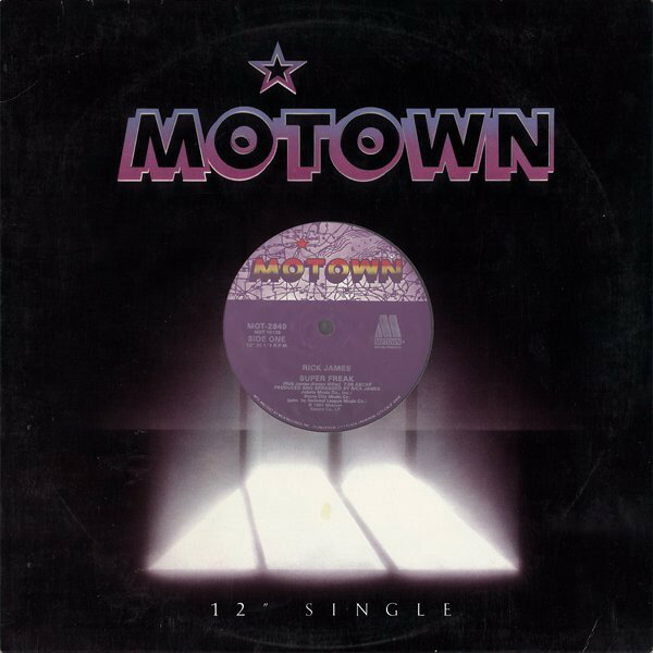 ・アーティスト Rick James / Mary Jane Girls ・タイトル Super Freak / In My House ・レーベル・型番 Motown MOT2849 ・フォーマット 12インチレコード ・コンディション(盤) 良い (VG+) ・コンディション(ジャケット) 良い (VG+) ・コンディション(帯) オビなし ・特記事項 サンプル画像です。実際の商品の画像ではありません 商品写真はバーコード/カタログ番号に対応したサンプル画像ですので、お送りする商品の画像ではありません。帯やライナーなどの付属品は、特記事項に記載されている場合のみ含まれます。プロモやカラーレコードなどの仕様についても、該当する場合のみ特記事項に記載しています。 【ご購入前に必ずご確認ください】 ・本店サイト(www.recordcity.jp)とは価格、送料が違います ・本店サイト、その他支店のオーダーとは同梱発送できません ・注文確定後に別の注文を頂いた場合、注文同士の同梱は致しかねます。 ・別倉庫から発送しているため、店頭受け渡しは対応しておりません ・一部商品は他の通販サイトでも販売しているため、ご注文のタイミングによっては商品のご用意ができない場合がございます。 ・土日祝日はお休みです 金曜・祝前日9時以降のご連絡またはご入金は、返答または発送が週明け・祝日明けに順次対応となります。 ・ご購入後のキャンセル不可 ご購入後のキャンセルはいかなる理由においてもお受けできません。ご了承の上、ご購入くださいませ。 ・日本郵便(ゆうパック/ゆうメール)によるお届けになります。 ・中古品であることをご理解ください 当ストアでは中古商品を主に販売しております。中古品であることをご理解の上ご購入ください。また、一部商品はRecordCityオンラインストアで試聴可能です。 ・返品について お客様のご都合による返品は一切承っておりません。 表記の内容と実際の商品に相違がある場合、また針飛び等で返品・返金をご希望される場合は、商品の到着後1週間以内にご連絡ください。商品の返送をこちらで確認後、キャンセル・返金を行います。 コンディションVG以下の商品は返品できません。プレイに影響のない表面のこすれ傷、プレス起因のノイズ盤は返品の対象外です。 【コンディション表記】 ・ほぼ新品(M-)(Like New) 完全な新品。未使用。当店ではほぼ使用しません ・非常に良い(EX)(Excellent) 中古盤として美品な状態。わずかな経年を感じるものの傷みを感じさせない、当店基準で最高の状態 ・良い(VG+)(Very Good Plus) 丁寧に扱われた中古品で、軽い使用感がみられる。 ・可(VG)(Acceptable) 使い込まれた中古品で、「良い」よりもさらに使用感がみられる。 ・悪い(VG-)(Bad) 状態が悪いアイテム。使用の保障はなく、再生不可、針飛び、目立つノイズがあるかもしれない。状態によるクレーム不可。返品不可。 ・非常に悪い(G)(Very Bad) 「悪い」よりさらに状態が悪いアイテム。使用の保障はなく、再生不可、針飛び、目立つノイズがあるかもしれない。状態によるクレーム不可。返品不可。 ・ジャンク(Fair)(Junk/Fair) 割れている、反っている、水ダメージがある、カビ、ジャケットが分離している、ひどい書き込み、ひどい擦れなど最低の状態。使用の保障はなく、再生不可、針飛び、目立つノイズがあるかもしれない。状態によるクレーム不可。返品不可。 ・ジャンク(Poor)(Junk/Poor) 割れている、反っている、水ダメージがある、カビ、ジャケットが分離している、ひどい書き込み、ひどい擦れなど最低の状態。使用の保障はなく、再生不可、針飛び、目立つノイズがあるかもしれない。状態によるクレーム不可。返品不可。