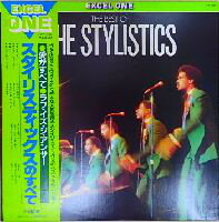 ・アーティスト Stylistics ・タイトル Best Of Stylistics ・レーベル・型番 VICTOR VIP7525 ・フォーマット LPレコード ・コンディション(盤) 非常に良い(EX) ・コンディション(ジャケット) 良い (VG+) ・コンディション(帯) 良い (VG+) ・特記事項 【ライナー付き】 【カバーに軽い擦れ】 サンプル画像です。実際の商品の画像ではありません 商品写真はバーコード/カタログ番号に対応したサンプル画像ですので、お送りする商品の画像ではありません。帯やライナーなどの付属品は、特記事項に記載されている場合のみ含まれます。プロモやカラーレコードなどの仕様についても、該当する場合のみ特記事項に記載しています。 【ご購入前に必ずご確認ください】 ・本店サイト(www.recordcity.jp)とは価格、送料が違います ・本店サイト、その他支店のオーダーとは同梱発送できません ・注文確定後に別の注文を頂いた場合、注文同士の同梱は致しかねます。 ・別倉庫から発送しているため、店頭受け渡しは対応しておりません ・一部商品は他の通販サイトでも販売しているため、ご注文のタイミングによっては商品のご用意ができない場合がございます。 ・土日祝日はお休みです 金曜・祝前日9時以降のご連絡またはご入金は、返答または発送が週明け・祝日明けに順次対応となります。 ・ご購入後のキャンセル不可 ご購入後のキャンセルはいかなる理由においてもお受けできません。ご了承の上、ご購入くださいませ。 ・日本郵便(ゆうパック/ゆうメール)によるお届けになります。 ・中古品であることをご理解ください 当ストアでは中古商品を主に販売しております。中古品であることをご理解の上ご購入ください。また、一部商品はRecordCityオンラインストアで試聴可能です。 ・返品について お客様のご都合による返品は一切承っておりません。 表記の内容と実際の商品に相違がある場合、また針飛び等で返品・返金をご希望される場合は、商品の到着後1週間以内にご連絡ください。商品の返送をこちらで確認後、キャンセル・返金を行います。 コンディションVG以下の商品は返品できません。プレイに影響のない表面のこすれ傷、プレス起因のノイズ盤は返品の対象外です。 【コンディション表記】 ・ほぼ新品(M-)(Like New) 完全な新品。未使用。当店ではほぼ使用しません ・非常に良い(EX)(Excellent) 中古盤として美品な状態。わずかな経年を感じるものの傷みを感じさせない、当店基準で最高の状態 ・良い(VG+)(Very Good Plus) 丁寧に扱われた中古品で、軽い使用感がみられる。 ・可(VG)(Acceptable) 使い込まれた中古品で、「良い」よりもさらに使用感がみられる。 ・悪い(VG-)(Bad) 状態が悪いアイテム。使用の保障はなく、再生不可、針飛び、目立つノイズがあるかもしれない。状態によるクレーム不可。返品不可。 ・非常に悪い(G)(Very Bad) 「悪い」よりさらに状態が悪いアイテム。使用の保障はなく、再生不可、針飛び、目立つノイズがあるかもしれない。状態によるクレーム不可。返品不可。 ・ジャンク(Fair)(Junk/Fair) 割れている、反っている、水ダメージがある、カビ、ジャケットが分離している、ひどい書き込み、ひどい擦れなど最低の状態。使用の保障はなく、再生不可、針飛び、目立つノイズがあるかもしれない。状態によるクレーム不可。返品不可。 ・ジャンク(Poor)(Junk/Poor) 割れている、反っている、水ダメージがある、カビ、ジャケットが分離している、ひどい書き込み、ひどい擦れなど最低の状態。使用の保障はなく、再生不可、針飛び、目立つノイズがあるかもしれない。状態によるクレーム不可。返品不可。