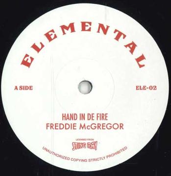 ・アーティスト Freddie Mcgregor / Stingray All Stars ・タイトル Hand In A De Fire / Lava Dub ・レーベル・型番 Elemental UK ELE02 ・フォーマット 7インチレコード ・コンディション(盤) 新品 (M) ・コンディション(ジャケット) ・コンディション(帯) オビなし ・特記事項 サンプル画像です。実際の商品の画像ではありません 商品写真はバーコード/カタログ番号に対応したサンプル画像ですので、お送りする商品の画像ではありません。帯やライナーなどの付属品は、特記事項に記載されている場合のみ含まれます。プロモやカラーレコードなどの仕様についても、該当する場合のみ特記事項に記載しています。 【ご購入前に必ずご確認ください】 ・本店サイト(www.recordcity.jp)とは価格、送料が違います ・本店サイト、その他支店のオーダーとは同梱発送できません ・注文確定後に別の注文を頂いた場合、注文同士の同梱は致しかねます。 ・別倉庫から発送しているため、店頭受け渡しは対応しておりません ・一部商品は他の通販サイトでも販売しているため、ご注文のタイミングによっては商品のご用意ができない場合がございます。 ・土日祝日はお休みです 金曜・祝前日9時以降のご連絡またはご入金は、返答または発送が週明け・祝日明けに順次対応となります。 ・ご購入後のキャンセル不可 ご購入後のキャンセルはいかなる理由においてもお受けできません。ご了承の上、ご購入くださいませ。 ・日本郵便(ゆうパック/ゆうメール)によるお届けになります。 ・中古品であることをご理解ください 当ストアでは中古商品を主に販売しております。中古品であることをご理解の上ご購入ください。また、一部商品はRecordCityオンラインストアで試聴可能です。 ・返品について お客様のご都合による返品は一切承っておりません。 表記の内容と実際の商品に相違がある場合、また針飛び等で返品・返金をご希望される場合は、商品の到着後1週間以内にご連絡ください。商品の返送をこちらで確認後、キャンセル・返金を行います。 コンディションVG以下の商品は返品できません。プレイに影響のない表面のこすれ傷、プレス起因のノイズ盤は返品の対象外です。 【コンディション表記】 ・ほぼ新品(M-)(Like New) 完全な新品。未使用。当店ではほぼ使用しません ・非常に良い(EX)(Excellent) 中古盤として美品な状態。わずかな経年を感じるものの傷みを感じさせない、当店基準で最高の状態 ・良い(VG+)(Very Good Plus) 丁寧に扱われた中古品で、軽い使用感がみられる。 ・可(VG)(Acceptable) 使い込まれた中古品で、「良い」よりもさらに使用感がみられる。 ・悪い(VG-)(Bad) 状態が悪いアイテム。使用の保障はなく、再生不可、針飛び、目立つノイズがあるかもしれない。状態によるクレーム不可。返品不可。 ・非常に悪い(G)(Very Bad) 「悪い」よりさらに状態が悪いアイテム。使用の保障はなく、再生不可、針飛び、目立つノイズがあるかもしれない。状態によるクレーム不可。返品不可。 ・ジャンク(Fair)(Junk/Fair) 割れている、反っている、水ダメージがある、カビ、ジャケットが分離している、ひどい書き込み、ひどい擦れなど最低の状態。使用の保障はなく、再生不可、針飛び、目立つノイズがあるかもしれない。状態によるクレーム不可。返品不可。 ・ジャンク(Poor)(Junk/Poor) 割れている、反っている、水ダメージがある、カビ、ジャケットが分離している、ひどい書き込み、ひどい擦れなど最低の状態。使用の保障はなく、再生不可、針飛び、目立つノイズがあるかもしれない。状態によるクレーム不可。返品不可。