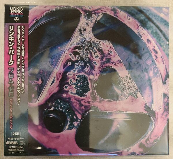 ・アーティスト リンキン・パーク ・タイトル フロム・ゼロ デラックス・エディション ・レーベル・型番 WARNER WPCR1873940 ・フォーマット CD ・コンディション(盤) 新品 (M) ・コンディション(ジャケット) 新品 (M) ・コンディション(帯) オビなし ・特記事項 【紙ジャケット】 サンプル画像です。実際の商品の画像ではありません 商品写真はバーコード/カタログ番号に対応したサンプル画像ですので、お送りする商品の画像ではありません。帯やライナーなどの付属品は、特記事項に記載されている場合のみ含まれます。プロモやカラーレコードなどの仕様についても、該当する場合のみ特記事項に記載しています。 【ご購入前に必ずご確認ください】 ・本店サイト(www.recordcity.jp)とは価格、送料が違います ・本店サイト、その他支店のオーダーとは同梱発送できません ・注文確定後に別の注文を頂いた場合、注文同士の同梱は致しかねます。 ・別倉庫から発送しているため、店頭受け渡しは対応しておりません ・一部商品は他の通販サイトでも販売しているため、ご注文のタイミングによっては商品のご用意ができない場合がございます。 ・土日祝日はお休みです 金曜・祝前日9時以降のご連絡またはご入金は、返答または発送が週明け・祝日明けに順次対応となります。 ・ご購入後のキャンセル不可 ご購入後のキャンセルはいかなる理由においてもお受けできません。ご了承の上、ご購入くださいませ。 ・日本郵便(ゆうパック/ゆうメール)によるお届けになります。 ・中古品であることをご理解ください 当ストアでは中古商品を主に販売しております。中古品であることをご理解の上ご購入ください。また、一部商品はRecordCityオンラインストアで試聴可能です。 ・返品について お客様のご都合による返品は一切承っておりません。 表記の内容と実際の商品に相違がある場合、また針飛び等で返品・返金をご希望される場合は、商品の到着後1週間以内にご連絡ください。商品の返送をこちらで確認後、キャンセル・返金を行います。 コンディションVG以下の商品は返品できません。プレイに影響のない表面のこすれ傷、プレス起因のノイズ盤は返品の対象外です。 【コンディション表記】 ・ほぼ新品(M-)(Like New) 完全な新品。未使用。当店ではほぼ使用しません ・非常に良い(EX)(Excellent) 中古盤として美品な状態。わずかな経年を感じるものの傷みを感じさせない、当店基準で最高の状態 ・良い(VG+)(Very Good Plus) 丁寧に扱われた中古品で、軽い使用感がみられる。 ・可(VG)(Acceptable) 使い込まれた中古品で、「良い」よりもさらに使用感がみられる。 ・悪い(VG-)(Bad) 状態が悪いアイテム。使用の保障はなく、再生不可、針飛び、目立つノイズがあるかもしれない。状態によるクレーム不可。返品不可。 ・非常に悪い(G)(Very Bad) 「悪い」よりさらに状態が悪いアイテム。使用の保障はなく、再生不可、針飛び、目立つノイズがあるかもしれない。状態によるクレーム不可。返品不可。 ・ジャンク(Fair)(Junk/Fair) 割れている、反っている、水ダメージがある、カビ、ジャケットが分離している、ひどい書き込み、ひどい擦れなど最低の状態。使用の保障はなく、再生不可、針飛び、目立つノイズがあるかもしれない。状態によるクレーム不可。返品不可。 ・ジャンク(Poor)(Junk/Poor) 割れている、反っている、水ダメージがある、カビ、ジャケットが分離している、ひどい書き込み、ひどい擦れなど最低の状態。使用の保障はなく、再生不可、針飛び、目立つノイズがあるかもしれない。状態によるクレーム不可。返品不可。