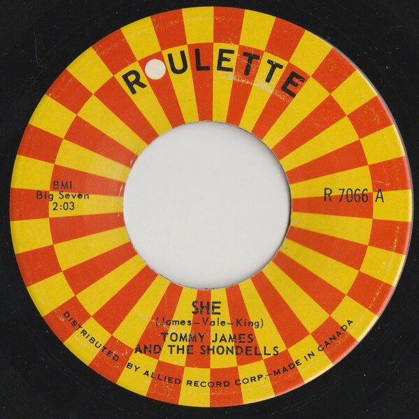 ・アーティスト Tommy James & The Shondells ・タイトル She ・レーベル・型番 Roulette R7066 ・フォーマット 7インチレコード ・コンディション(盤) 良い (VG+) ・コンディション(ジャケット) プレインカバー（元ジャケット／カバー無し） ・コンディション(帯) オビなし ・特記事項 サンプル画像です。実際の商品の画像ではありません 商品写真はバーコード/カタログ番号に対応したサンプル画像ですので、お送りする商品の画像ではありません。帯やライナーなどの付属品は、特記事項に記載されている場合のみ含まれます。プロモやカラーレコードなどの仕様についても、該当する場合のみ特記事項に記載しています。 【ご購入前に必ずご確認ください】 ・本店サイト(www.recordcity.jp)とは価格、送料が違います ・本店サイト、その他支店のオーダーとは同梱発送できません ・注文確定後に別の注文を頂いた場合、注文同士の同梱は致しかねます。 ・別倉庫から発送しているため、店頭受け渡しは対応しておりません ・一部商品は他の通販サイトでも販売しているため、ご注文のタイミングによっては商品のご用意ができない場合がございます。 ・土日祝日はお休みです 金曜・祝前日9時以降のご連絡またはご入金は、返答または発送が週明け・祝日明けに順次対応となります。 ・ご購入後のキャンセル不可 ご購入後のキャンセルはいかなる理由においてもお受けできません。ご了承の上、ご購入くださいませ。 ・日本郵便(ゆうパック/ゆうメール)によるお届けになります。 ・中古品であることをご理解ください 当ストアでは中古商品を主に販売しております。中古品であることをご理解の上ご購入ください。また、一部商品はRecordCityオンラインストアで試聴可能です。 ・返品について お客様のご都合による返品は一切承っておりません。 表記の内容と実際の商品に相違がある場合、また針飛び等で返品・返金をご希望される場合は、商品の到着後1週間以内にご連絡ください。商品の返送をこちらで確認後、キャンセル・返金を行います。 コンディションVG以下の商品は返品できません。プレイに影響のない表面のこすれ傷、プレス起因のノイズ盤は返品の対象外です。 【コンディション表記】 ・ほぼ新品(M-)(Like New) 完全な新品。未使用。当店ではほぼ使用しません ・非常に良い(EX)(Excellent) 中古盤として美品な状態。わずかな経年を感じるものの傷みを感じさせない、当店基準で最高の状態 ・良い(VG+)(Very Good Plus) 丁寧に扱われた中古品で、軽い使用感がみられる。 ・可(VG)(Acceptable) 使い込まれた中古品で、「良い」よりもさらに使用感がみられる。 ・悪い(VG-)(Bad) 状態が悪いアイテム。使用の保障はなく、再生不可、針飛び、目立つノイズがあるかもしれない。状態によるクレーム不可。返品不可。 ・非常に悪い(G)(Very Bad) 「悪い」よりさらに状態が悪いアイテム。使用の保障はなく、再生不可、針飛び、目立つノイズがあるかもしれない。状態によるクレーム不可。返品不可。 ・ジャンク(Fair)(Junk/Fair) 割れている、反っている、水ダメージがある、カビ、ジャケットが分離している、ひどい書き込み、ひどい擦れなど最低の状態。使用の保障はなく、再生不可、針飛び、目立つノイズがあるかもしれない。状態によるクレーム不可。返品不可。 ・ジャンク(Poor)(Junk/Poor) 割れている、反っている、水ダメージがある、カビ、ジャケットが分離している、ひどい書き込み、ひどい擦れなど最低の状態。使用の保障はなく、再生不可、針飛び、目立つノイズがあるかもしれない。状態によるクレーム不可。返品不可。