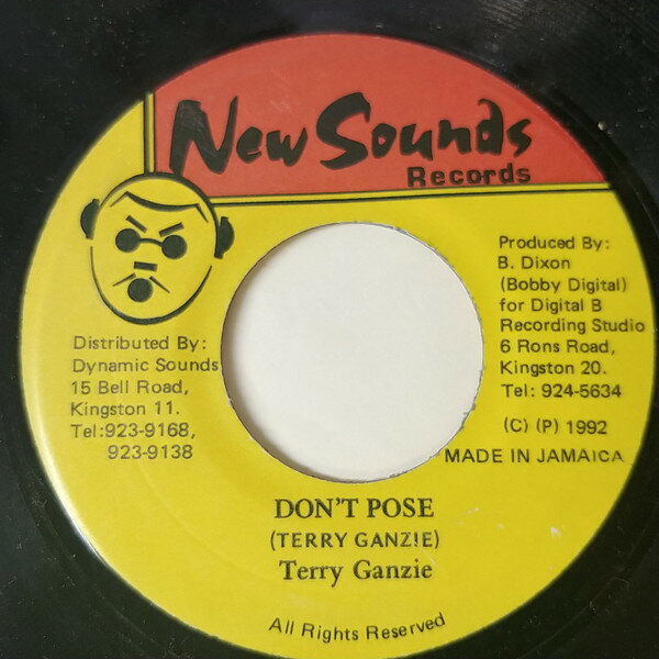 ・アーティスト Terry Ganzie ・タイトル Don't Pose ・レーベル New Sounds Records NONE ・フォーマット 7インチレコード ・コンディション(盤) 良い (VG+) ・コンディション(ジャケット) ・コンディション(帯) オビなし ・特記事項 サンプル画像です。実際の商品の画像ではありません 商品写真はバーコード/カタログ番号に対応したサンプル画像ですので、お送りする商品の画像ではありません。帯やライナーなどの付属品は、特記事項に記載されている場合のみ含まれます。プロモやカラーレコードなどの仕様についても、該当する場合のみ特記事項に記載しています。 【ご購入前に必ずご確認ください】 ・本店サイト(www.recordcity.jp)とは価格、送料が違います ・本店サイト、その他支店のオーダーとは同梱発送できません ・別倉庫から発送しているため、店頭受け渡しは対応しておりません ・一部商品は他の通販サイトでも販売しているため、ご注文のタイミングによっては商品のご用意ができない場合がございます。 ・土日祝日はお休みです 金曜・祝前日9時以降のご連絡またはご入金は、返答または発送が週明け・祝日明けに順次対応となります。 ・ご購入後のキャンセル不可 ご購入後のキャンセルはいかなる理由においてもお受けできません。ご了承の上、ご購入くださいませ。 ・日本郵便(ゆうパック/ゆうメール)によるお届けになります。 ・中古品であることをご理解ください 当ストアではお客様よりお譲りいただいた中古商品を主に販売しております。中古品であることをご理解の上ご購入ください。また、一部商品はRecordCityオンラインストアで試聴可能です。 ・返品について お客様のご都合による返品は一切承っておりません。 表記の内容と実際の商品に相違がある場合、また針飛び等で返品・返金をご希望される場合は、商品の到着後1週間以内にご連絡ください。商品の返送をこちらで確認後、キャンセル・返金を行います。 コンディションVG以下の商品は返品できません。プレイに影響のない表面のこすれ傷、プレス起因のノイズ盤は返品の対象外です。 【コンディション表記】 ・ほぼ新品(M-)(Like New) 完全な新品。未使用。当店ではほぼ使用しません ・非常に良い(EX)(Excellent) 中古盤として美品な状態。わずかな経年を感じるものの傷みを感じさせない、当店基準で最高の状態 ・良い(VG+)(Very Good Plus) 丁寧に扱われた中古品で、軽い使用感がみられる。 ・可(VG)(Acceptable) 使い込まれた中古品で、「良い」よりもさらに使用感がみられる。 ・悪い(VG-)(Bad) 状態が悪いアイテム。使用の保障はなく、再生不可、針飛び、目立つノイズがあるかもしれない。状態によるクレーム不可。返品不可。 ・非常に悪い(G)(Very Bad) 「悪い」よりさらに状態が悪いアイテム。使用の保障はなく、再生不可、針飛び、目立つノイズがあるかもしれない。状態によるクレーム不可。返品不可。 ・ジャンク(Fair)(Junk/Fair) 割れている、反っている、水ダメージがある、カビ、ジャケットが分離している、ひどい書き込み、ひどい擦れなど最低の状態。使用の保障はなく、再生不可、針飛び、目立つノイズがあるかもしれない。状態によるクレーム不可。返品不可。 ・ジャンク(Poor)(Junk/Poor) 割れている、反っている、水ダメージがある、カビ、ジャケットが分離している、ひどい書き込み、ひどい擦れなど最低の状態。使用の保障はなく、再生不可、針飛び、目立つノイズがあるかもしれない。状態によるクレーム不可。返品不可。