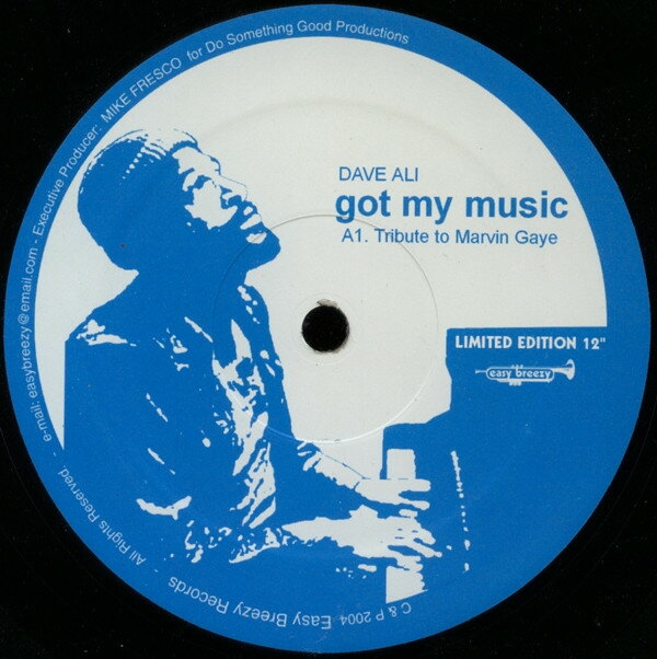 ・アーティスト Dave Ali ・タイトル Got My Music ・レーベル・型番 Easy Breezy Records EB1013 ・フォーマット 12インチレコード ・コンディション(盤) 良い (VG+) ・コンディション(ジャケット) 良い (VG+) ・コンディション(帯) オビなし ・特記事項 サンプル画像です。実際の商品の画像ではありません 商品写真はバーコード/カタログ番号に対応したサンプル画像ですので、お送りする商品の画像ではありません。帯やライナーなどの付属品は、特記事項に記載されている場合のみ含まれます。プロモやカラーレコードなどの仕様についても、該当する場合のみ特記事項に記載しています。 【ご購入前に必ずご確認ください】 ・本店サイト(www.recordcity.jp)とは価格、送料が違います ・本店サイト、その他支店のオーダーとは同梱発送できません ・注文確定後に別の注文を頂いた場合、注文同士の同梱は致しかねます。 ・別倉庫から発送しているため、店頭受け渡しは対応しておりません ・一部商品は他の通販サイトでも販売しているため、ご注文のタイミングによっては商品のご用意ができない場合がございます。 ・土日祝日はお休みです 金曜・祝前日9時以降のご連絡またはご入金は、返答または発送が週明け・祝日明けに順次対応となります。 ・ご購入後のキャンセル不可 ご購入後のキャンセルはいかなる理由においてもお受けできません。ご了承の上、ご購入くださいませ。 ・日本郵便(ゆうパック/ゆうメール)によるお届けになります。 ・中古品であることをご理解ください 当ストアでは中古商品を主に販売しております。中古品であることをご理解の上ご購入ください。また、一部商品はRecordCityオンラインストアで試聴可能です。 ・返品について お客様のご都合による返品は一切承っておりません。 表記の内容と実際の商品に相違がある場合、また針飛び等で返品・返金をご希望される場合は、商品の到着後1週間以内にご連絡ください。商品の返送をこちらで確認後、キャンセル・返金を行います。 コンディションVG以下の商品は返品できません。プレイに影響のない表面のこすれ傷、プレス起因のノイズ盤は返品の対象外です。 【コンディション表記】 ・ほぼ新品(M-)(Like New) 完全な新品。未使用。当店ではほぼ使用しません ・非常に良い(EX)(Excellent) 中古盤として美品な状態。わずかな経年を感じるものの傷みを感じさせない、当店基準で最高の状態 ・良い(VG+)(Very Good Plus) 丁寧に扱われた中古品で、軽い使用感がみられる。 ・可(VG)(Acceptable) 使い込まれた中古品で、「良い」よりもさらに使用感がみられる。 ・悪い(VG-)(Bad) 状態が悪いアイテム。使用の保障はなく、再生不可、針飛び、目立つノイズがあるかもしれない。状態によるクレーム不可。返品不可。 ・非常に悪い(G)(Very Bad) 「悪い」よりさらに状態が悪いアイテム。使用の保障はなく、再生不可、針飛び、目立つノイズがあるかもしれない。状態によるクレーム不可。返品不可。 ・ジャンク(Fair)(Junk/Fair) 割れている、反っている、水ダメージがある、カビ、ジャケットが分離している、ひどい書き込み、ひどい擦れなど最低の状態。使用の保障はなく、再生不可、針飛び、目立つノイズがあるかもしれない。状態によるクレーム不可。返品不可。 ・ジャンク(Poor)(Junk/Poor) 割れている、反っている、水ダメージがある、カビ、ジャケットが分離している、ひどい書き込み、ひどい擦れなど最低の状態。使用の保障はなく、再生不可、針飛び、目立つノイズがあるかもしれない。状態によるクレーム不可。返品不可。