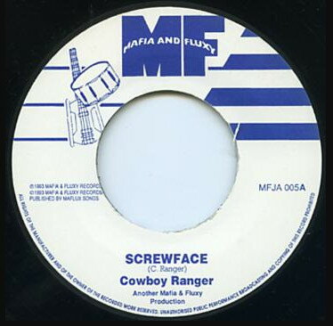 ・アーティスト Cowboy Ranger ・タイトル Screwface ・レーベル・型番 Mafia And Fluxy MFJA005 ・フォーマット 7インチレコード ・コンディション(盤) 良い (VG+) ・コンディション(ジャケット) ・コンディション(帯) オビなし ・特記事項 サンプル画像です。実際の商品の画像ではありません 商品写真はバーコード/カタログ番号に対応したサンプル画像ですので、お送りする商品の画像ではありません。帯やライナーなどの付属品は、特記事項に記載されている場合のみ含まれます。プロモやカラーレコードなどの仕様についても、該当する場合のみ特記事項に記載しています。 【ご購入前に必ずご確認ください】 ・本店サイト(www.recordcity.jp)とは価格、送料が違います ・本店サイト、その他支店のオーダーとは同梱発送できません ・注文確定後に別の注文を頂いた場合、注文同士の同梱は致しかねます。 ・別倉庫から発送しているため、店頭受け渡しは対応しておりません ・一部商品は他の通販サイトでも販売しているため、ご注文のタイミングによっては商品のご用意ができない場合がございます。 ・土日祝日はお休みです 金曜・祝前日9時以降のご連絡またはご入金は、返答または発送が週明け・祝日明けに順次対応となります。 ・ご購入後のキャンセル不可 ご購入後のキャンセルはいかなる理由においてもお受けできません。ご了承の上、ご購入くださいませ。 ・日本郵便(ゆうパック/ゆうメール)によるお届けになります。 ・中古品であることをご理解ください 当ストアでは中古商品を主に販売しております。中古品であることをご理解の上ご購入ください。また、一部商品はRecordCityオンラインストアで試聴可能です。 ・返品について お客様のご都合による返品は一切承っておりません。 表記の内容と実際の商品に相違がある場合、また針飛び等で返品・返金をご希望される場合は、商品の到着後1週間以内にご連絡ください。商品の返送をこちらで確認後、キャンセル・返金を行います。 コンディションVG以下の商品は返品できません。プレイに影響のない表面のこすれ傷、プレス起因のノイズ盤は返品の対象外です。 【コンディション表記】 ・ほぼ新品(M-)(Like New) 完全な新品。未使用。当店ではほぼ使用しません ・非常に良い(EX)(Excellent) 中古盤として美品な状態。わずかな経年を感じるものの傷みを感じさせない、当店基準で最高の状態 ・良い(VG+)(Very Good Plus) 丁寧に扱われた中古品で、軽い使用感がみられる。 ・可(VG)(Acceptable) 使い込まれた中古品で、「良い」よりもさらに使用感がみられる。 ・悪い(VG-)(Bad) 状態が悪いアイテム。使用の保障はなく、再生不可、針飛び、目立つノイズがあるかもしれない。状態によるクレーム不可。返品不可。 ・非常に悪い(G)(Very Bad) 「悪い」よりさらに状態が悪いアイテム。使用の保障はなく、再生不可、針飛び、目立つノイズがあるかもしれない。状態によるクレーム不可。返品不可。 ・ジャンク(Fair)(Junk/Fair) 割れている、反っている、水ダメージがある、カビ、ジャケットが分離している、ひどい書き込み、ひどい擦れなど最低の状態。使用の保障はなく、再生不可、針飛び、目立つノイズがあるかもしれない。状態によるクレーム不可。返品不可。 ・ジャンク(Poor)(Junk/Poor) 割れている、反っている、水ダメージがある、カビ、ジャケットが分離している、ひどい書き込み、ひどい擦れなど最低の状態。使用の保障はなく、再生不可、針飛び、目立つノイズがあるかもしれない。状態によるクレーム不可。返品不可。