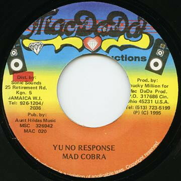 ・アーティスト Mad Cobra ・タイトル Yu No Response ・レーベル・型番 Mac Dada Productions MAC020 ・フォーマット 7インチレコード ・コンディション(盤) 良い (VG+) ・コンディション(ジャケット) ・コンディション(帯) オビなし ・特記事項 【レーベルにスタンプ】 サンプル画像です。実際の商品の画像ではありません 商品写真はバーコード/カタログ番号に対応したサンプル画像ですので、お送りする商品の画像ではありません。帯やライナーなどの付属品は、特記事項に記載されている場合のみ含まれます。プロモやカラーレコードなどの仕様についても、該当する場合のみ特記事項に記載しています。 【ご購入前に必ずご確認ください】 ・本店サイト(www.recordcity.jp)とは価格、送料が違います ・本店サイト、その他支店のオーダーとは同梱発送できません ・注文確定後に別の注文を頂いた場合、注文同士の同梱は致しかねます。 ・別倉庫から発送しているため、店頭受け渡しは対応しておりません ・一部商品は他の通販サイトでも販売しているため、ご注文のタイミングによっては商品のご用意ができない場合がございます。 ・土日祝日はお休みです 金曜・祝前日9時以降のご連絡またはご入金は、返答または発送が週明け・祝日明けに順次対応となります。 ・ご購入後のキャンセル不可 ご購入後のキャンセルはいかなる理由においてもお受けできません。ご了承の上、ご購入くださいませ。 ・日本郵便(ゆうパック/ゆうメール)によるお届けになります。 ・中古品であることをご理解ください 当ストアでは中古商品を主に販売しております。中古品であることをご理解の上ご購入ください。また、一部商品はRecordCityオンラインストアで試聴可能です。 ・返品について お客様のご都合による返品は一切承っておりません。 表記の内容と実際の商品に相違がある場合、また針飛び等で返品・返金をご希望される場合は、商品の到着後1週間以内にご連絡ください。商品の返送をこちらで確認後、キャンセル・返金を行います。 コンディションVG以下の商品は返品できません。プレイに影響のない表面のこすれ傷、プレス起因のノイズ盤は返品の対象外です。 【コンディション表記】 ・ほぼ新品(M-)(Like New) 完全な新品。未使用。当店ではほぼ使用しません ・非常に良い(EX)(Excellent) 中古盤として美品な状態。わずかな経年を感じるものの傷みを感じさせない、当店基準で最高の状態 ・良い(VG+)(Very Good Plus) 丁寧に扱われた中古品で、軽い使用感がみられる。 ・可(VG)(Acceptable) 使い込まれた中古品で、「良い」よりもさらに使用感がみられる。 ・悪い(VG-)(Bad) 状態が悪いアイテム。使用の保障はなく、再生不可、針飛び、目立つノイズがあるかもしれない。状態によるクレーム不可。返品不可。 ・非常に悪い(G)(Very Bad) 「悪い」よりさらに状態が悪いアイテム。使用の保障はなく、再生不可、針飛び、目立つノイズがあるかもしれない。状態によるクレーム不可。返品不可。 ・ジャンク(Fair)(Junk/Fair) 割れている、反っている、水ダメージがある、カビ、ジャケットが分離している、ひどい書き込み、ひどい擦れなど最低の状態。使用の保障はなく、再生不可、針飛び、目立つノイズがあるかもしれない。状態によるクレーム不可。返品不可。 ・ジャンク(Poor)(Junk/Poor) 割れている、反っている、水ダメージがある、カビ、ジャケットが分離している、ひどい書き込み、ひどい擦れなど最低の状態。使用の保障はなく、再生不可、針飛び、目立つノイズがあるかもしれない。状態によるクレーム不可。返品不可。