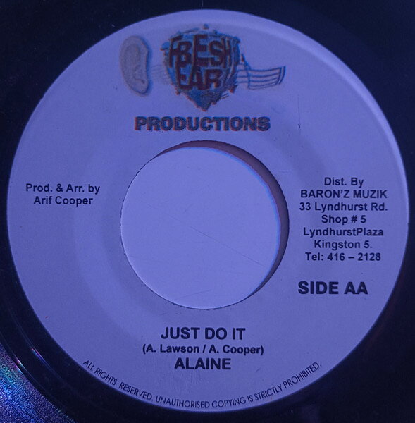 ・アーティスト Alaine / Black-er & Kiprich ・タイトル Just Do It / No Man (Cya Lef Yuh) ・レーベル・型番 Fresh Ear NONE ・フォーマット 7インチレコード ・コンディション(盤) 良い (VG+) ・コンディション(ジャケット) ・コンディション(帯) オビなし ・特記事項 サンプル画像です。実際の商品の画像ではありません 商品写真はバーコード/カタログ番号に対応したサンプル画像ですので、お送りする商品の画像ではありません。帯やライナーなどの付属品は、特記事項に記載されている場合のみ含まれます。プロモやカラーレコードなどの仕様についても、該当する場合のみ特記事項に記載しています。 【ご購入前に必ずご確認ください】 ・本店サイト(www.recordcity.jp)とは価格、送料が違います ・本店サイト、その他支店のオーダーとは同梱発送できません ・注文確定後に別の注文を頂いた場合、注文同士の同梱は致しかねます。 ・別倉庫から発送しているため、店頭受け渡しは対応しておりません ・一部商品は他の通販サイトでも販売しているため、ご注文のタイミングによっては商品のご用意ができない場合がございます。 ・土日祝日はお休みです 金曜・祝前日9時以降のご連絡またはご入金は、返答または発送が週明け・祝日明けに順次対応となります。 ・ご購入後のキャンセル不可 ご購入後のキャンセルはいかなる理由においてもお受けできません。ご了承の上、ご購入くださいませ。 ・日本郵便(ゆうパック/ゆうメール)によるお届けになります。 ・中古品であることをご理解ください 当ストアでは中古商品を主に販売しております。中古品であることをご理解の上ご購入ください。また、一部商品はRecordCityオンラインストアで試聴可能です。 ・返品について お客様のご都合による返品は一切承っておりません。 表記の内容と実際の商品に相違がある場合、また針飛び等で返品・返金をご希望される場合は、商品の到着後1週間以内にご連絡ください。商品の返送をこちらで確認後、キャンセル・返金を行います。 コンディションVG以下の商品は返品できません。プレイに影響のない表面のこすれ傷、プレス起因のノイズ盤は返品の対象外です。 【コンディション表記】 ・ほぼ新品(M-)(Like New) 完全な新品。未使用。当店ではほぼ使用しません ・非常に良い(EX)(Excellent) 中古盤として美品な状態。わずかな経年を感じるものの傷みを感じさせない、当店基準で最高の状態 ・良い(VG+)(Very Good Plus) 丁寧に扱われた中古品で、軽い使用感がみられる。 ・可(VG)(Acceptable) 使い込まれた中古品で、「良い」よりもさらに使用感がみられる。 ・悪い(VG-)(Bad) 状態が悪いアイテム。使用の保障はなく、再生不可、針飛び、目立つノイズがあるかもしれない。状態によるクレーム不可。返品不可。 ・非常に悪い(G)(Very Bad) 「悪い」よりさらに状態が悪いアイテム。使用の保障はなく、再生不可、針飛び、目立つノイズがあるかもしれない。状態によるクレーム不可。返品不可。 ・ジャンク(Fair)(Junk/Fair) 割れている、反っている、水ダメージがある、カビ、ジャケットが分離している、ひどい書き込み、ひどい擦れなど最低の状態。使用の保障はなく、再生不可、針飛び、目立つノイズがあるかもしれない。状態によるクレーム不可。返品不可。 ・ジャンク(Poor)(Junk/Poor) 割れている、反っている、水ダメージがある、カビ、ジャケットが分離している、ひどい書き込み、ひどい擦れなど最低の状態。使用の保障はなく、再生不可、針飛び、目立つノイズがあるかもしれない。状態によるクレーム不可。返品不可。